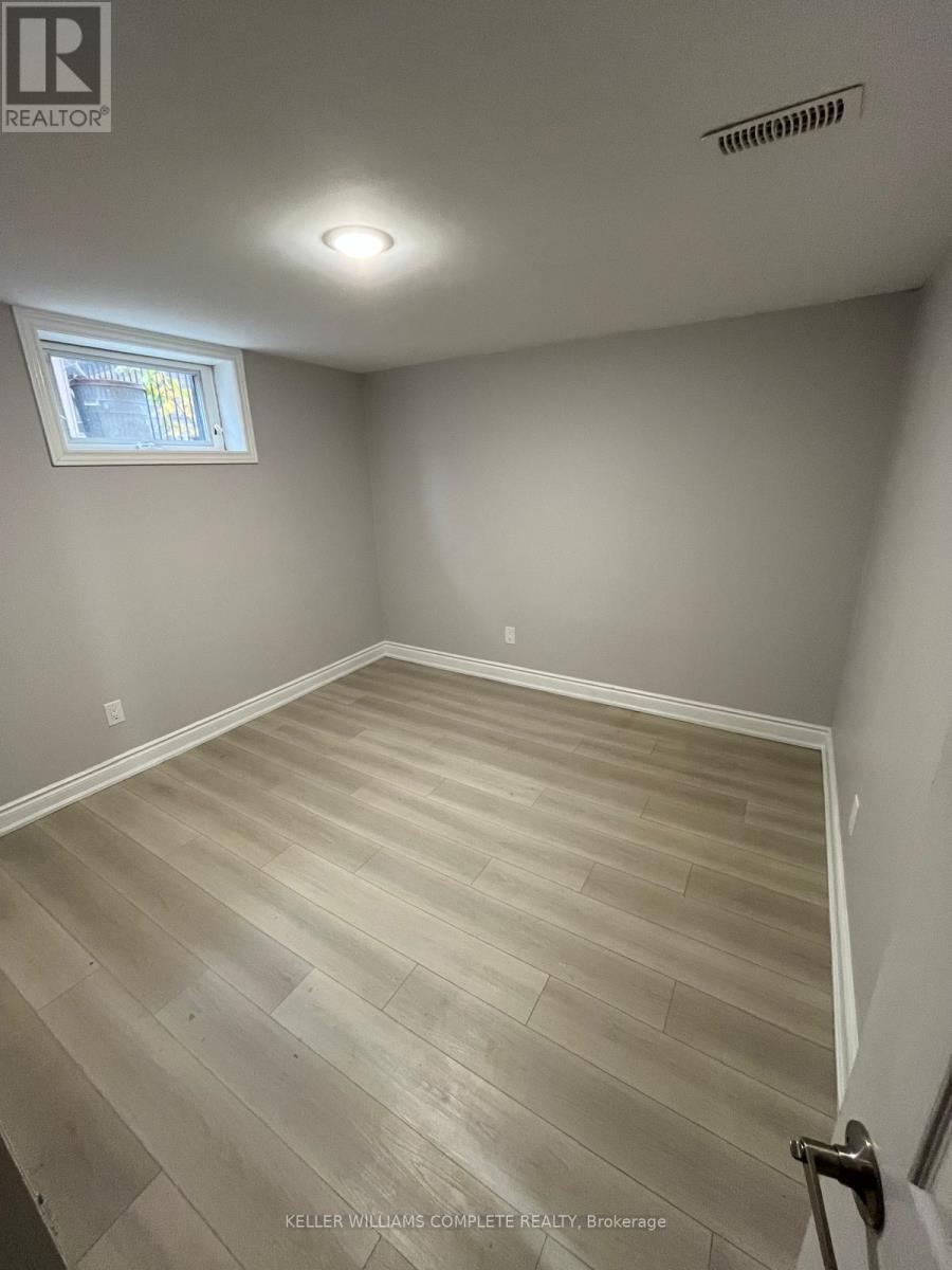 Lower - 15 Camille Court, Hamilton, Ontario  L8T 2C8 - Photo 10 - X12542650