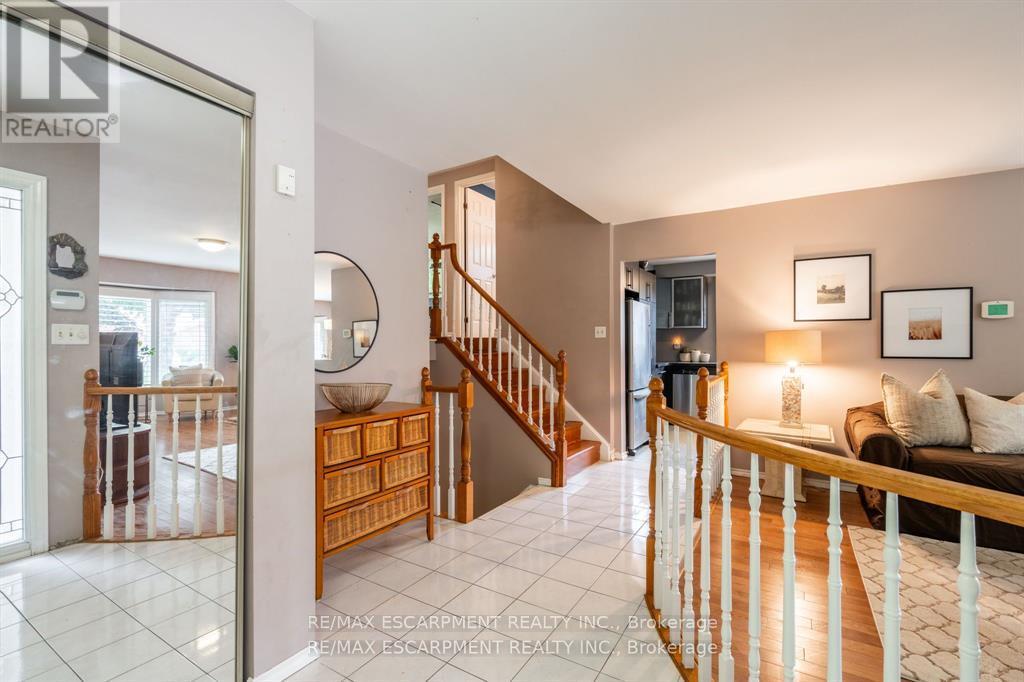 16 Flamingo Drive, Hamilton, Ontario  L9A 4X7 - Photo 3 - X12542670