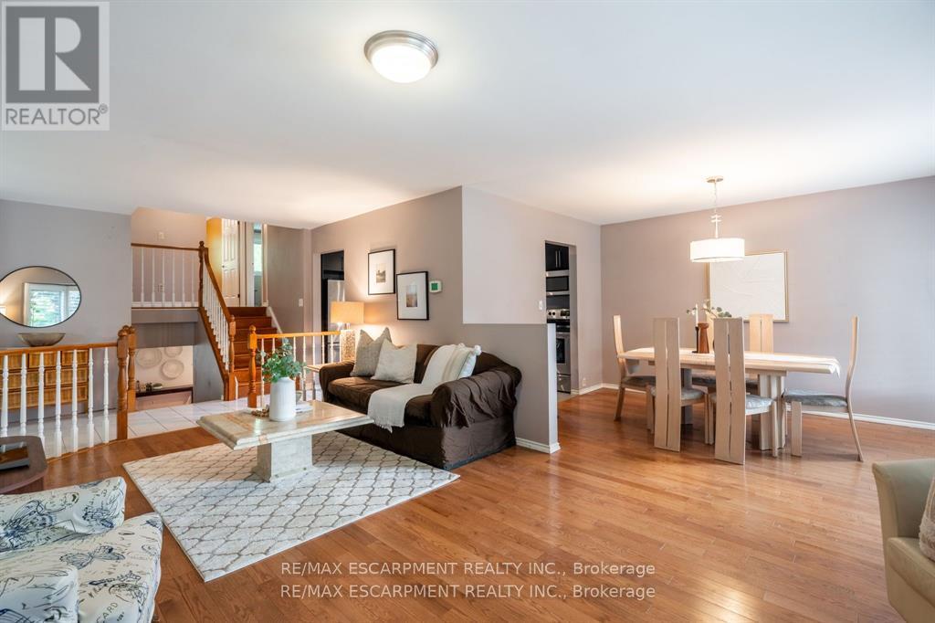 16 Flamingo Drive, Hamilton, Ontario  L9A 4X7 - Photo 5 - X12542670