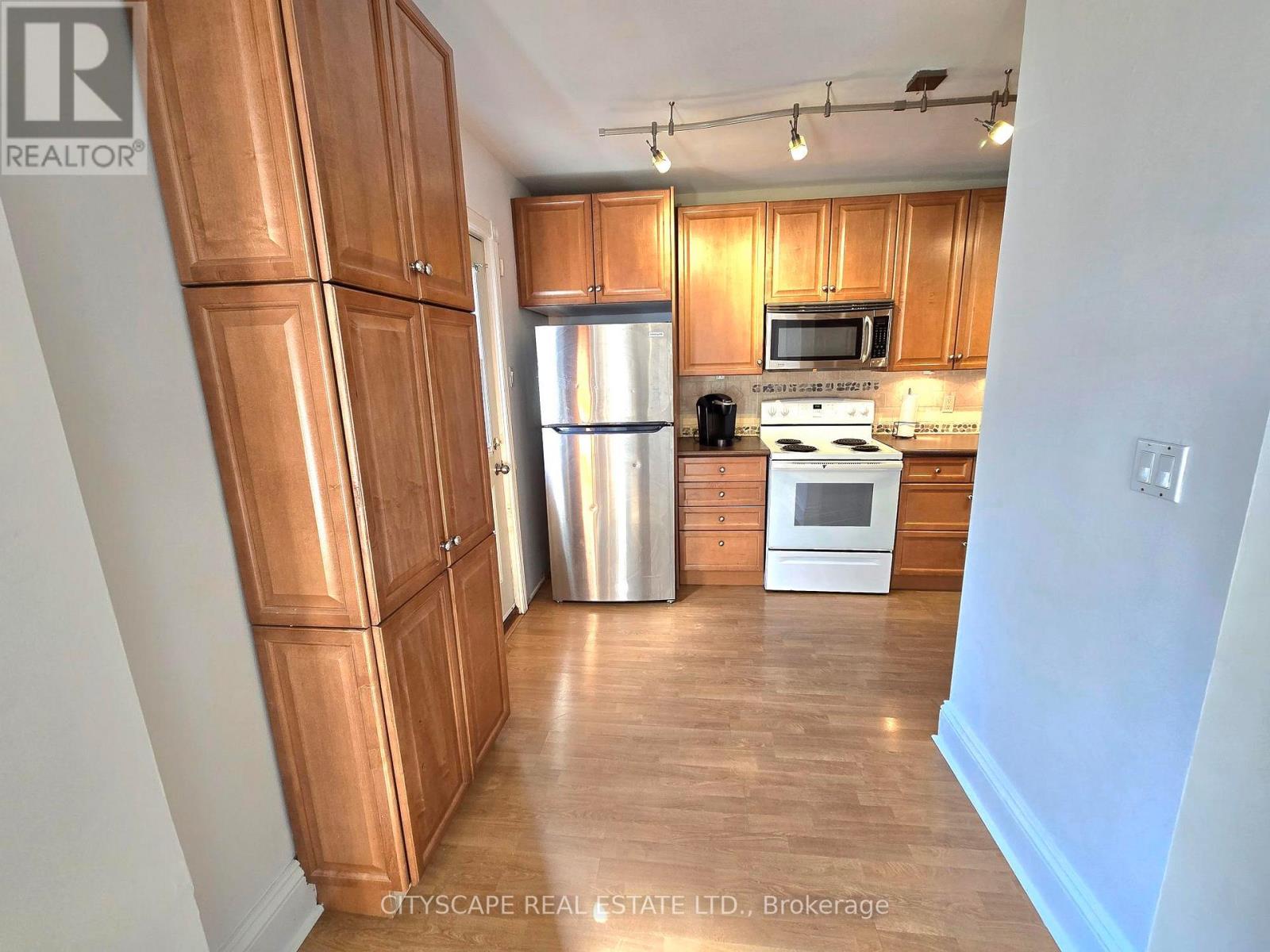 2 - 45 Fairholt Road S, Hamilton, Ontario  L8M 2T5 - Photo 10 - X12542722