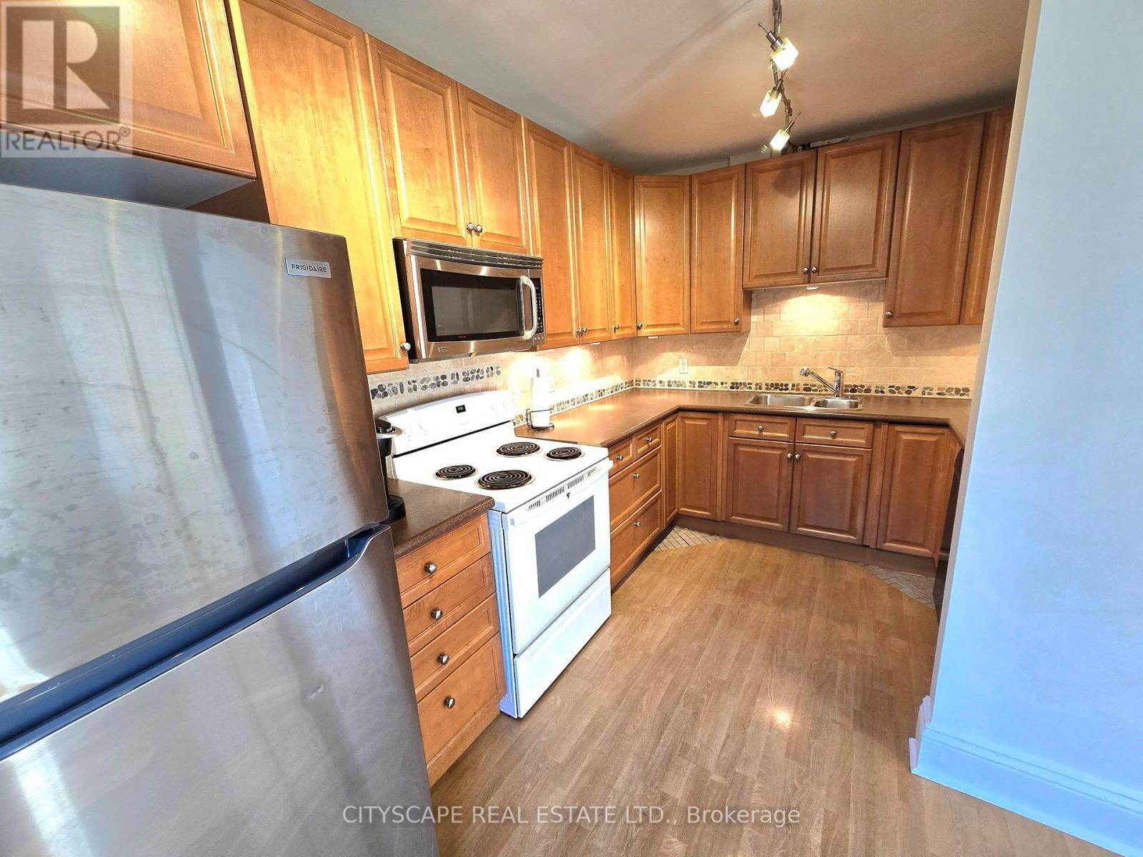 2 - 45 Fairholt Road S, Hamilton, Ontario  L8M 2T5 - Photo 11 - X12542722