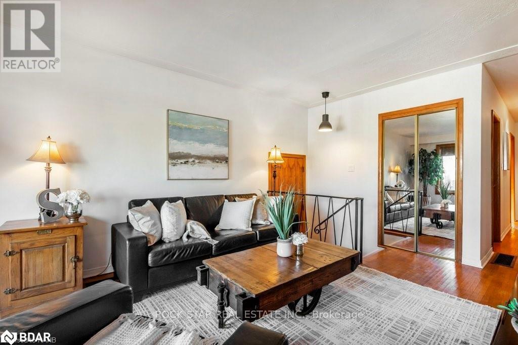 195 Bendamere Avenue, Hamilton, Ontario  L9C 1N6 - Photo 5 - X12542730