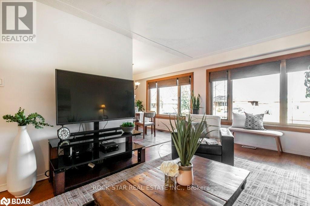 195 Bendamere Avenue, Hamilton, Ontario  L9C 1N6 - Photo 6 - X12542730