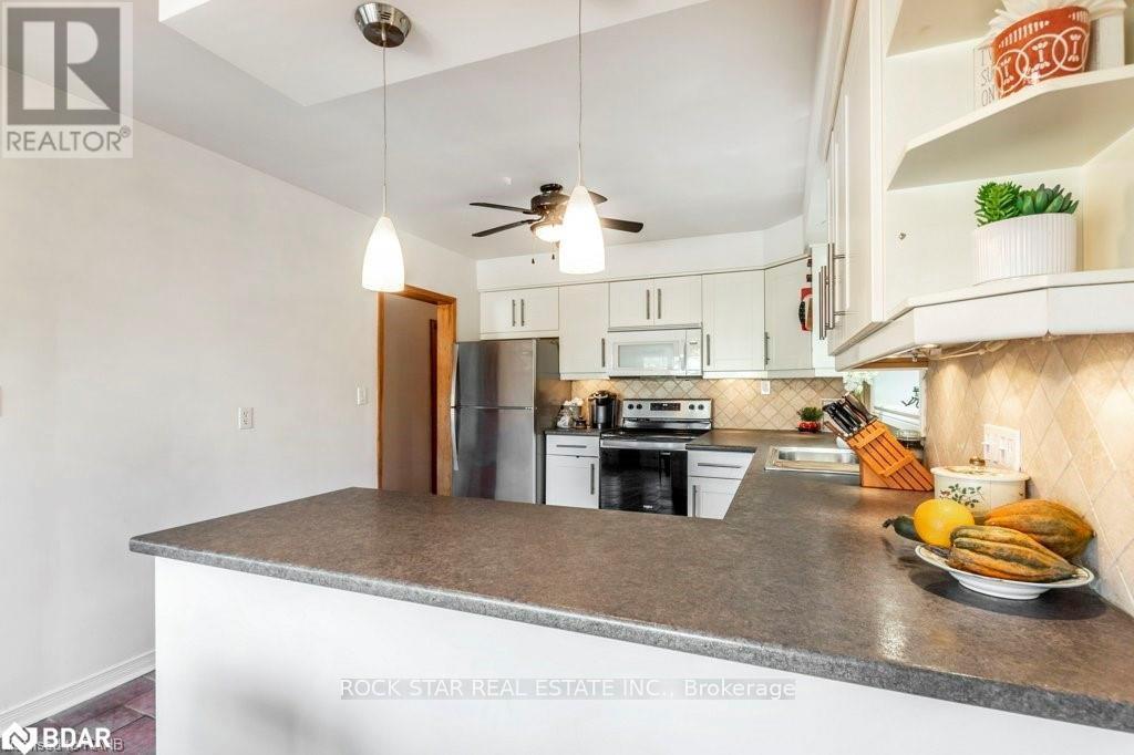 195 Bendamere Avenue, Hamilton, Ontario  L9C 1N6 - Photo 9 - X12542730