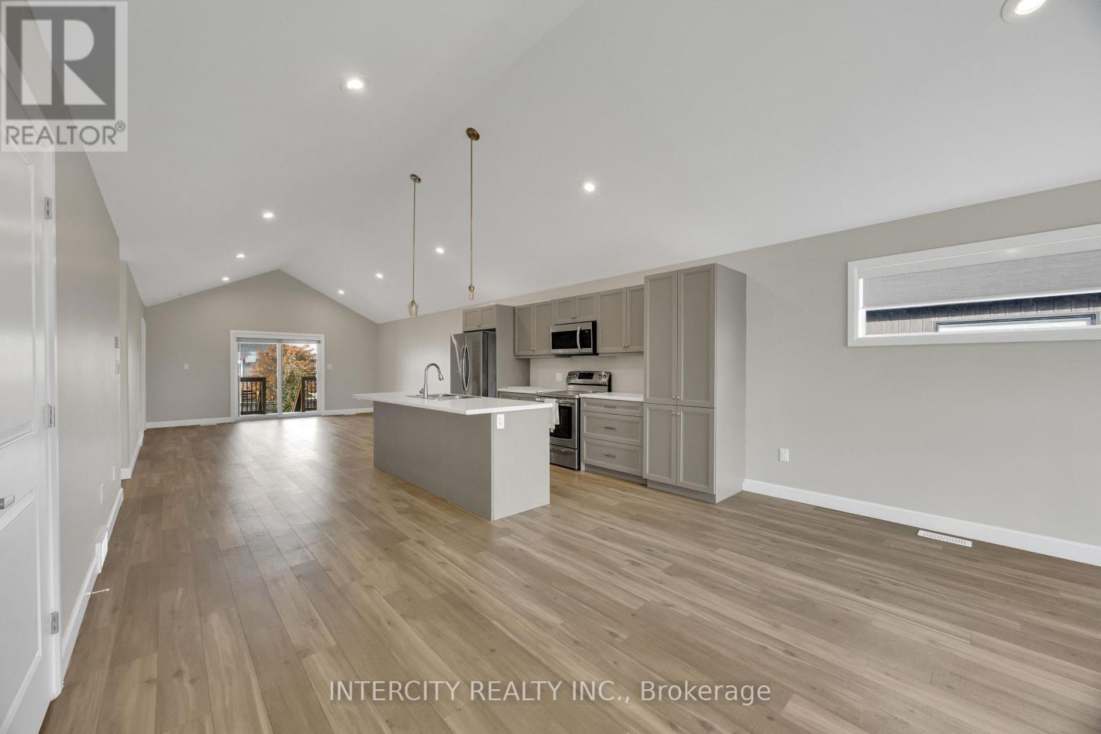 80 Arrowhead Lane, Chatham-Kent, Ontario  N7M 0A6 - Photo 4 - X12542776