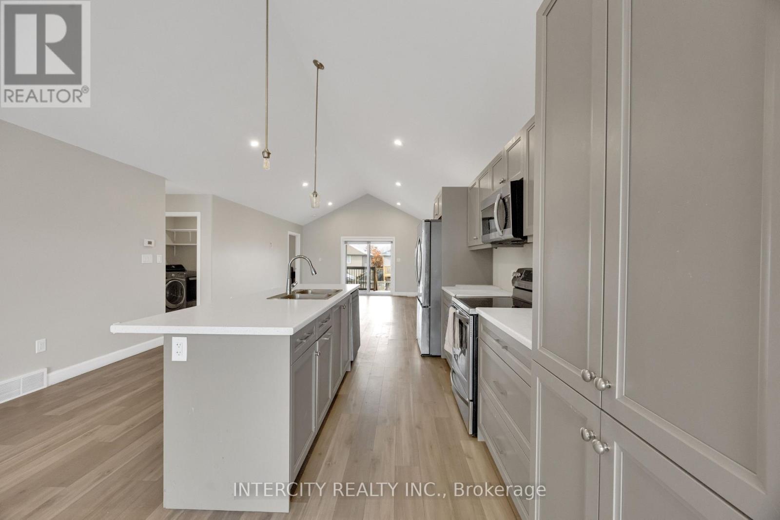 80 Arrowhead Lane, Chatham-Kent, Ontario  N7M 0A6 - Photo 6 - X12542776