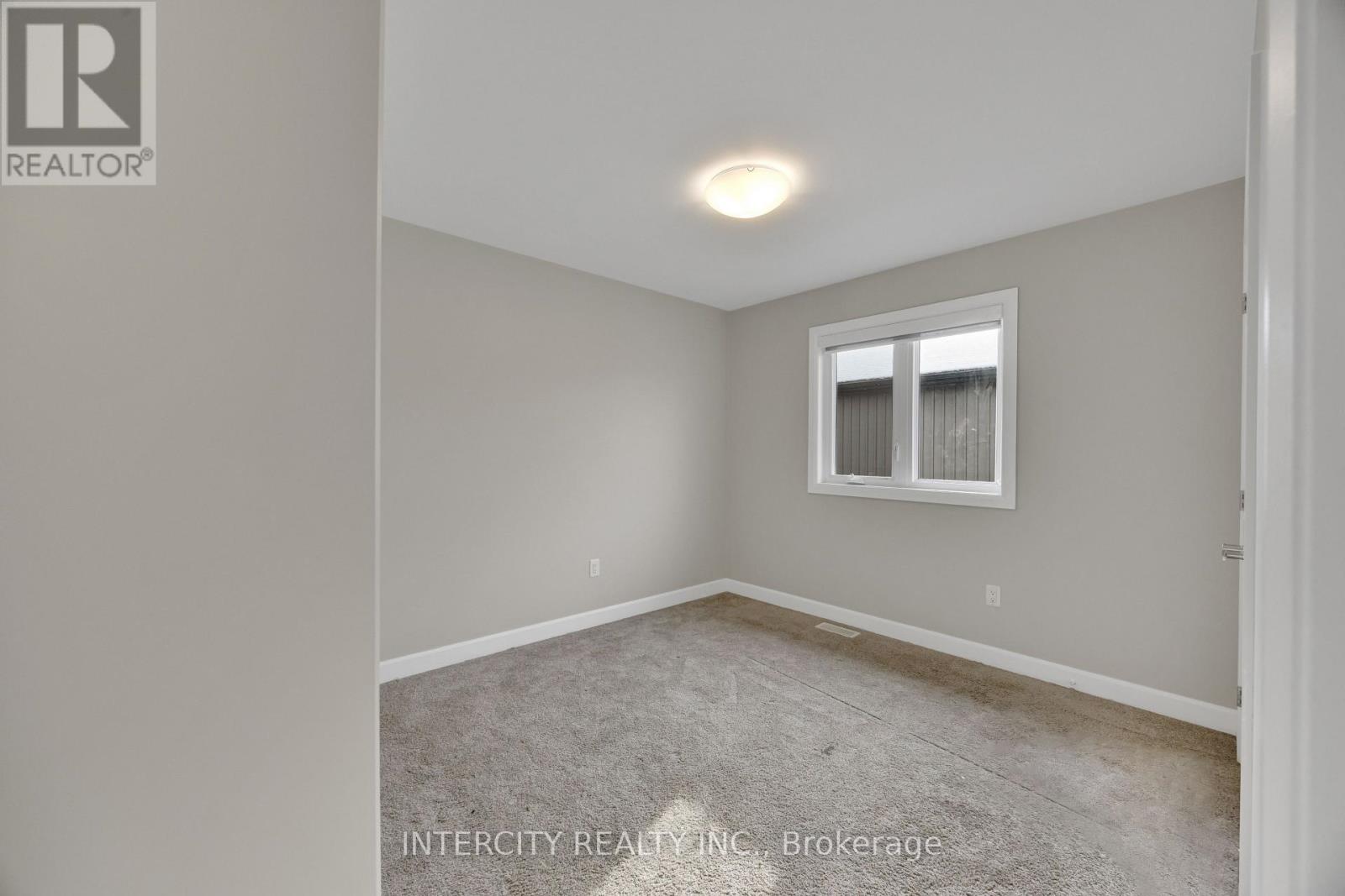 80 Arrowhead Lane, Chatham-Kent, Ontario  N7M 0A6 - Photo 9 - X12542776