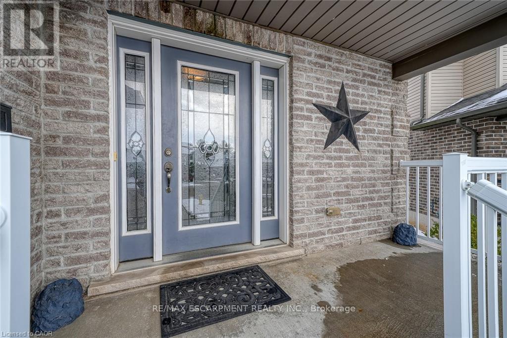 32 Langrell Avenue, Tillsonburg, Ontario  N4G 5X8 - Photo 2 - X12542834