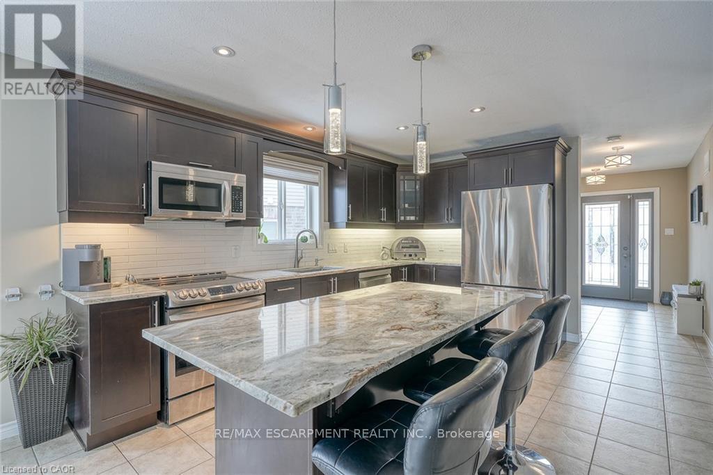 32 Langrell Avenue, Tillsonburg, Ontario  N4G 5X8 - Photo 4 - X12542834