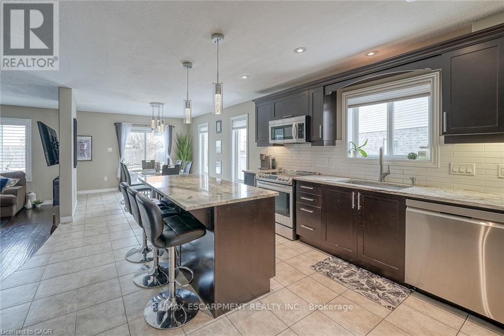 32 Langrell Avenue, Tillsonburg, Ontario  N4G 5X8 - Photo 5 - X12542834