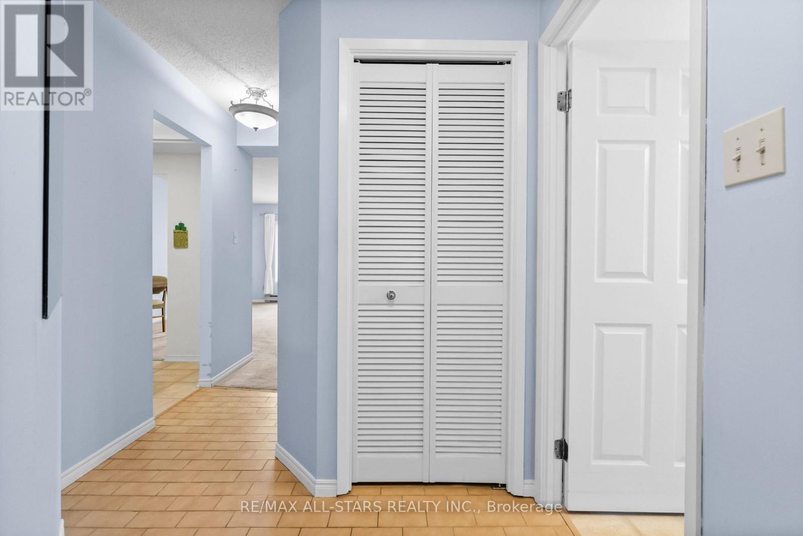 208 - 2 Heritage Way, Kawartha Lakes, Ontario  K9V 5P5 - Photo 3 - X12542844