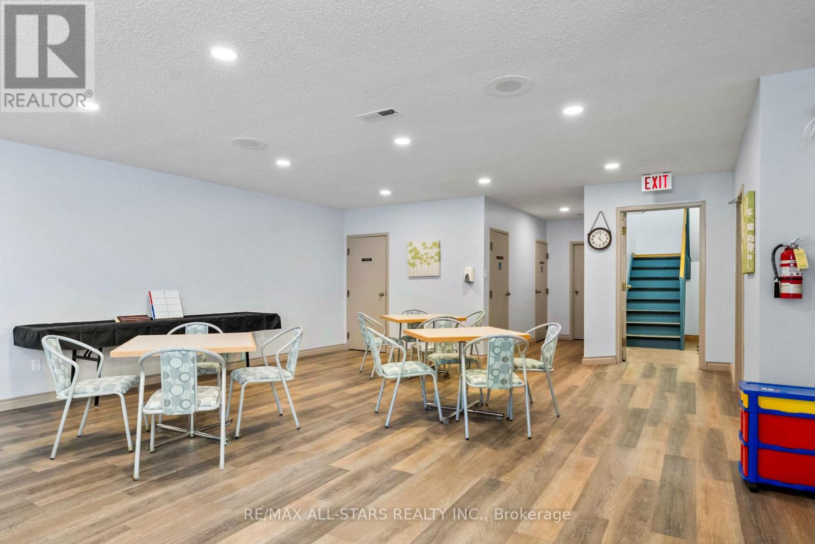 208 - 2 Heritage Way, Kawartha Lakes, Ontario  K9V 5P5 - Photo 35 - X12542844