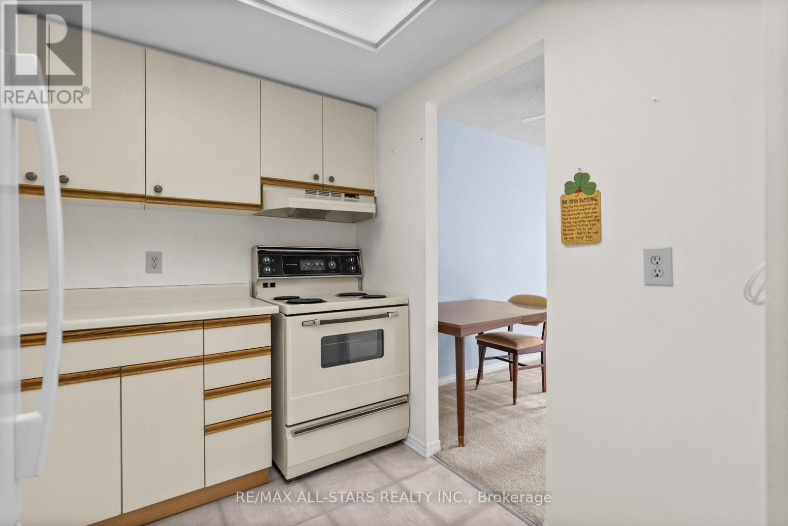 208 - 2 Heritage Way, Kawartha Lakes, Ontario  K9V 5P5 - Photo 4 - X12542844