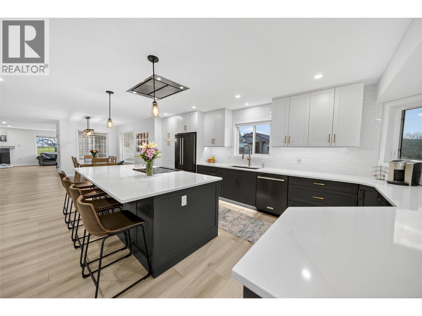 800 16th Street S, Cranbrook, British Columbia  V1C 5N9 - Photo 2 - 10368845