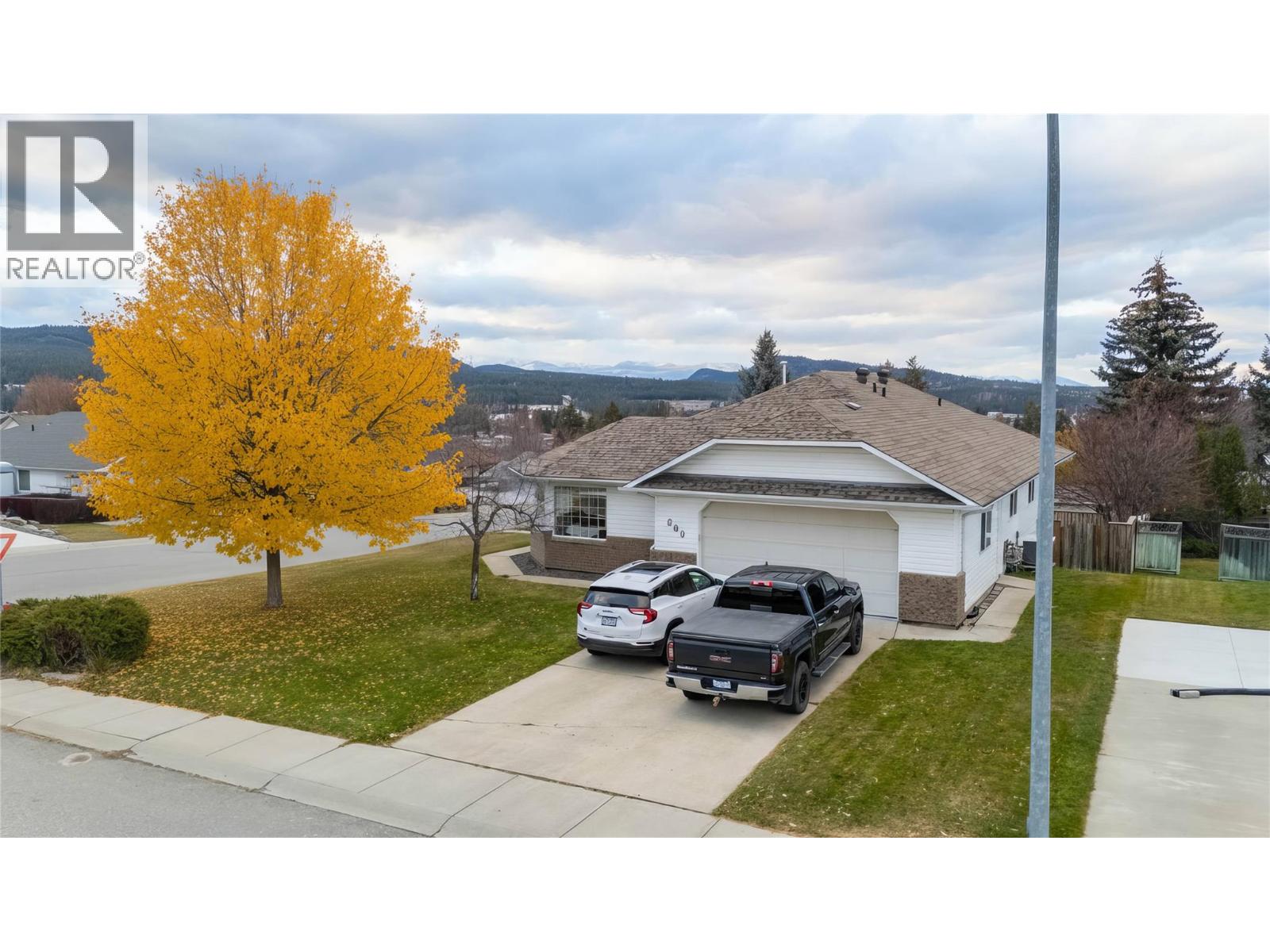 800 16th Street S, Cranbrook, British Columbia  V1C 5N9 - Photo 1 - 10368845