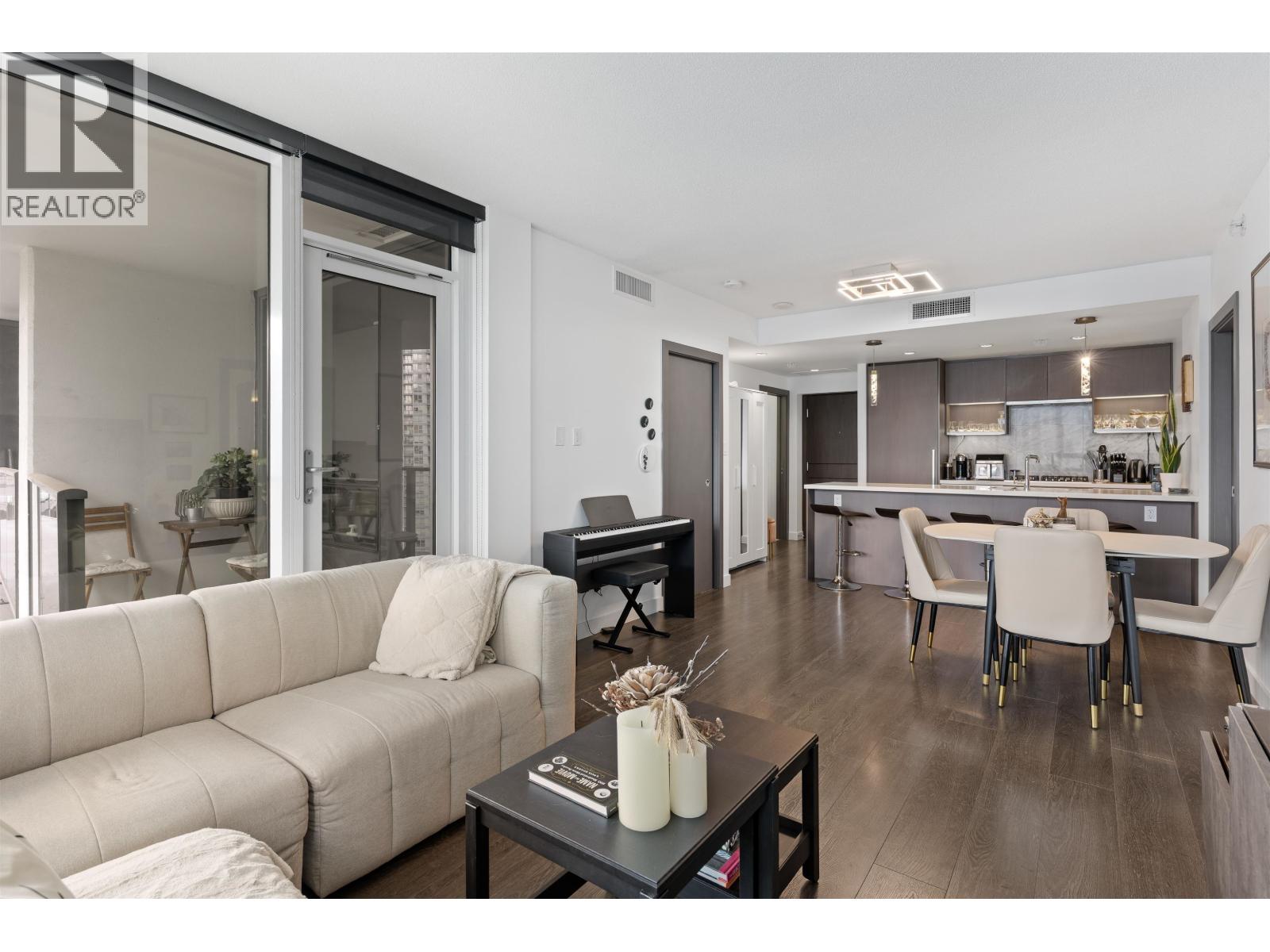 1611 68 SMITHE ST, Vancouver, British Columbia