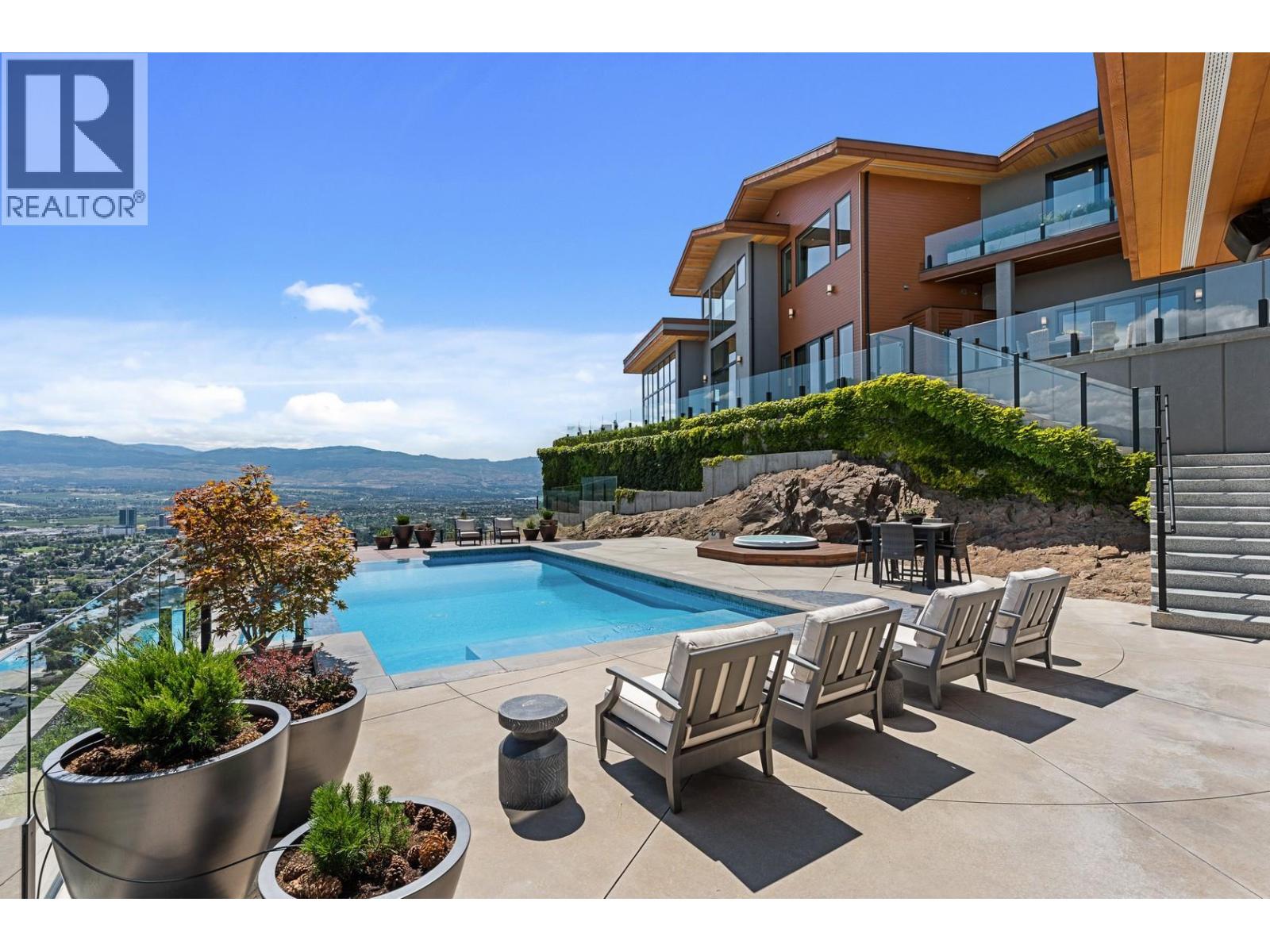 733 Forestridge Lane, kelowna, British Columbia