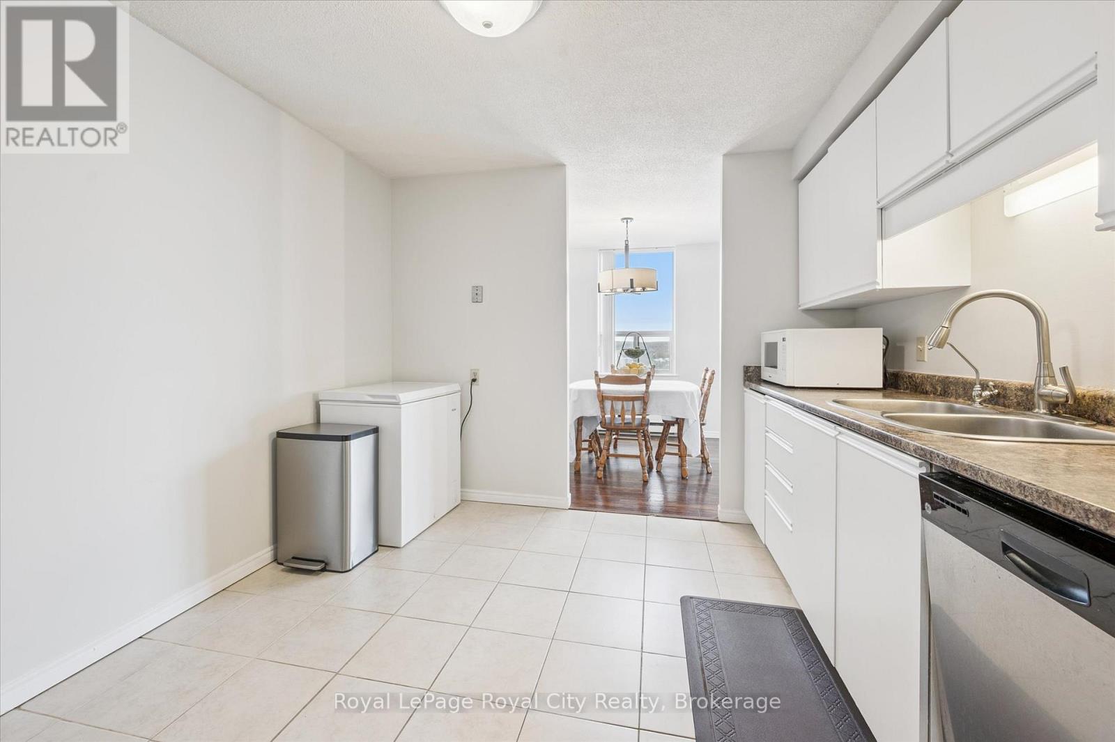 1410 - 35 Green Valley Drive, Kitchener, Ontario N2P 2A5 - Photo 8 - X12542894