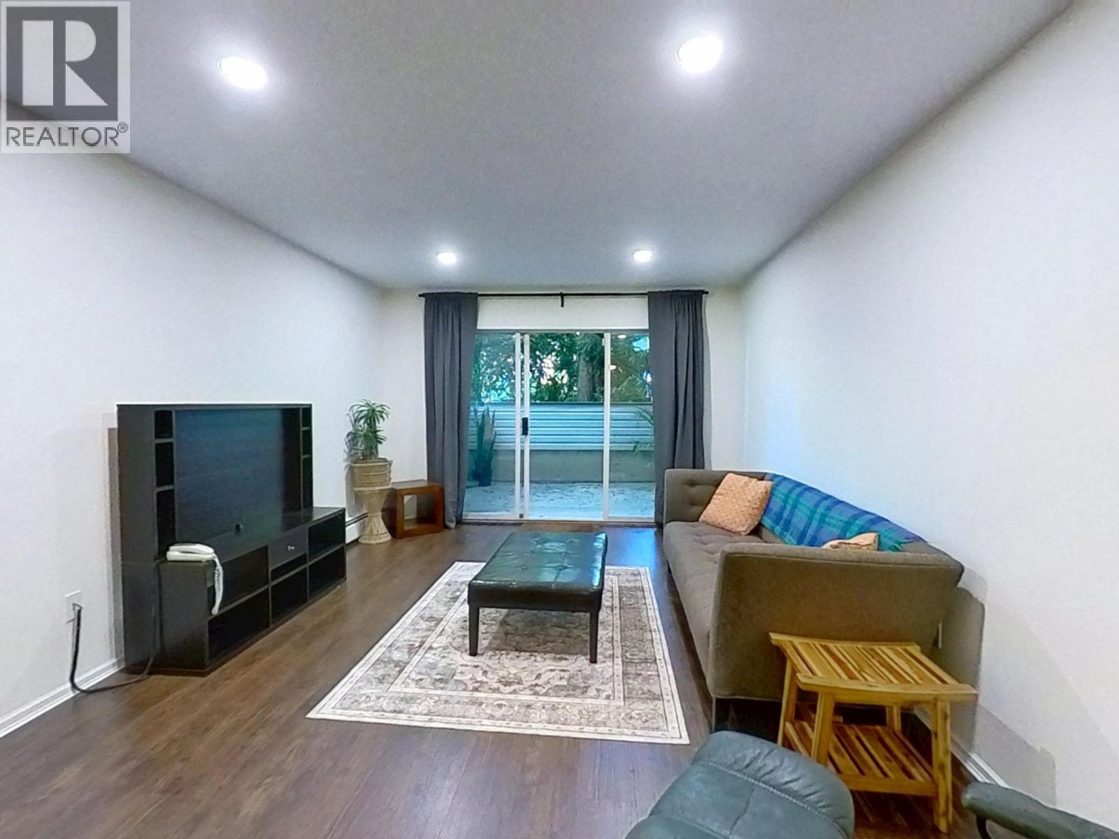 215 428 AGNES STREET, New Westminster, British Columbia