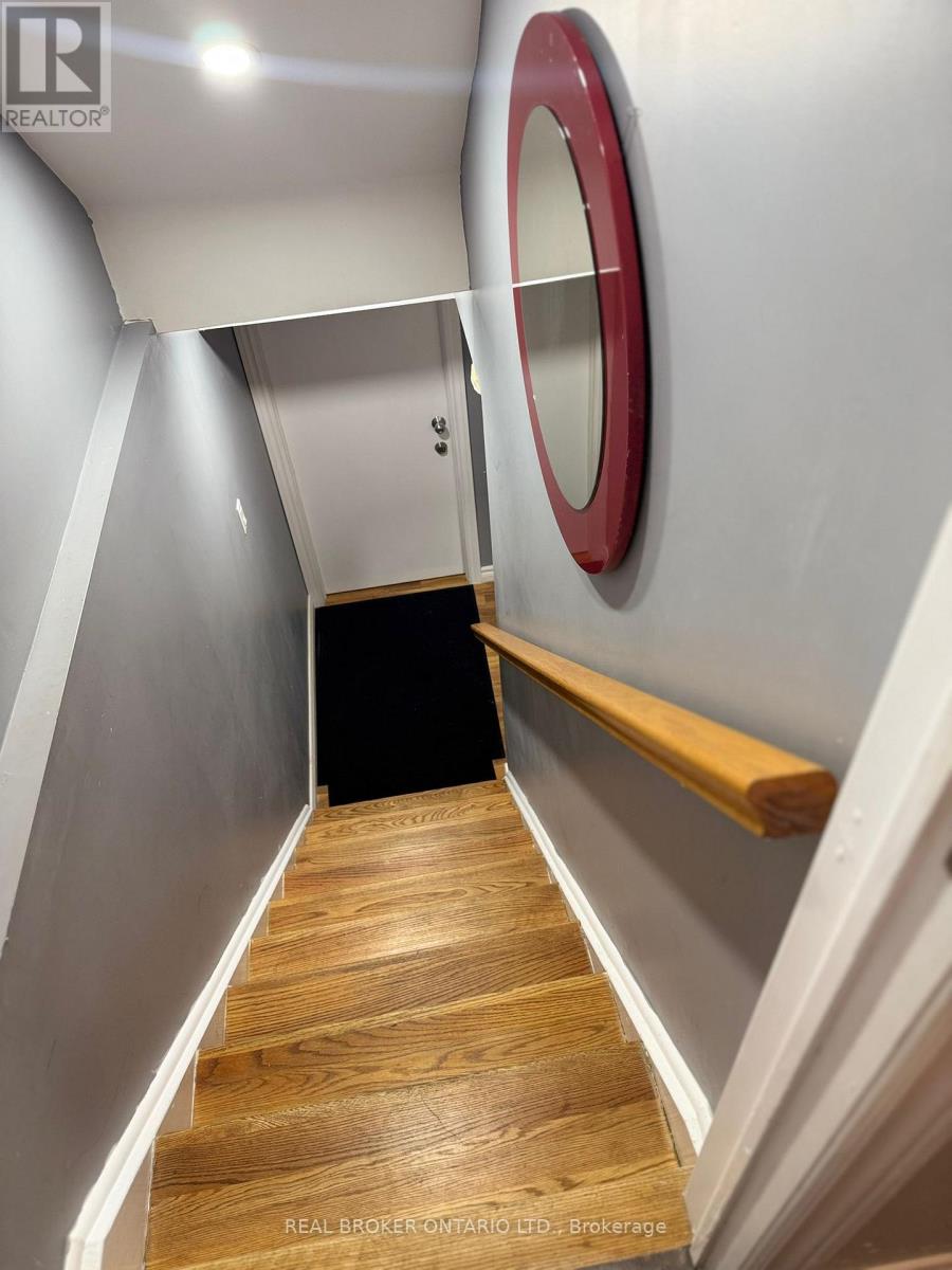 210 Miller Drive, Halton Hills, Ontario  L7G 6N3 - Photo 2 - W12542472