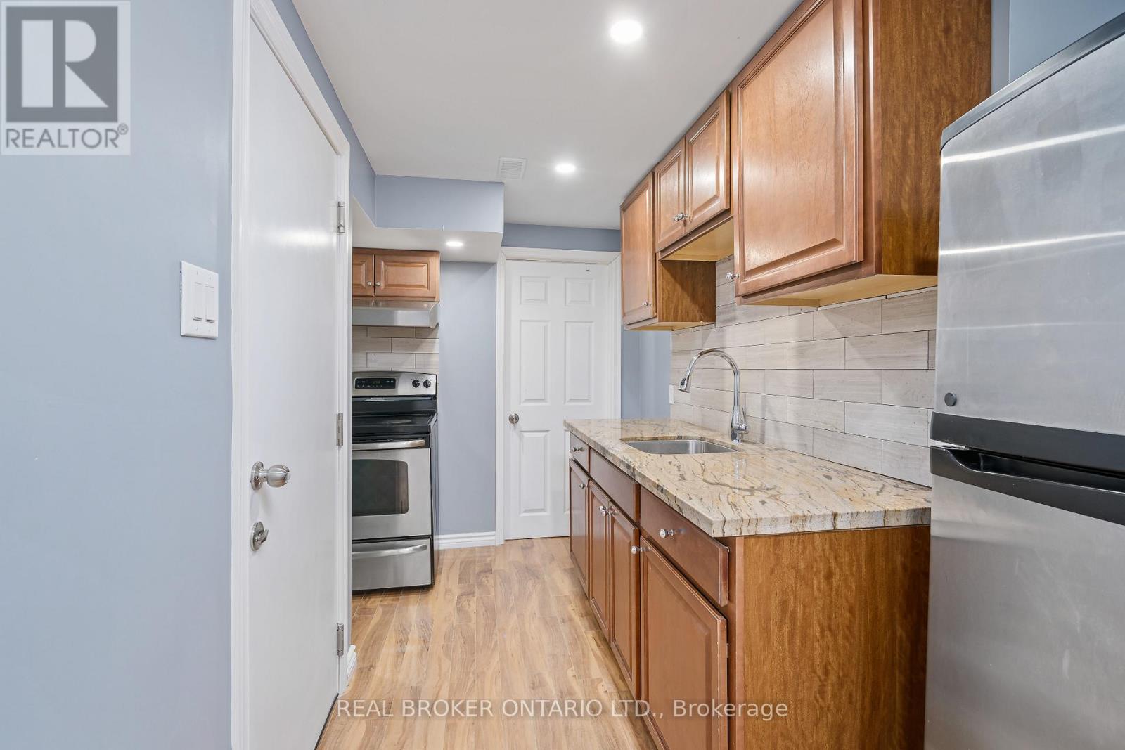 210 Miller Drive, Halton Hills, Ontario  L7G 6N3 - Photo 5 - W12542472