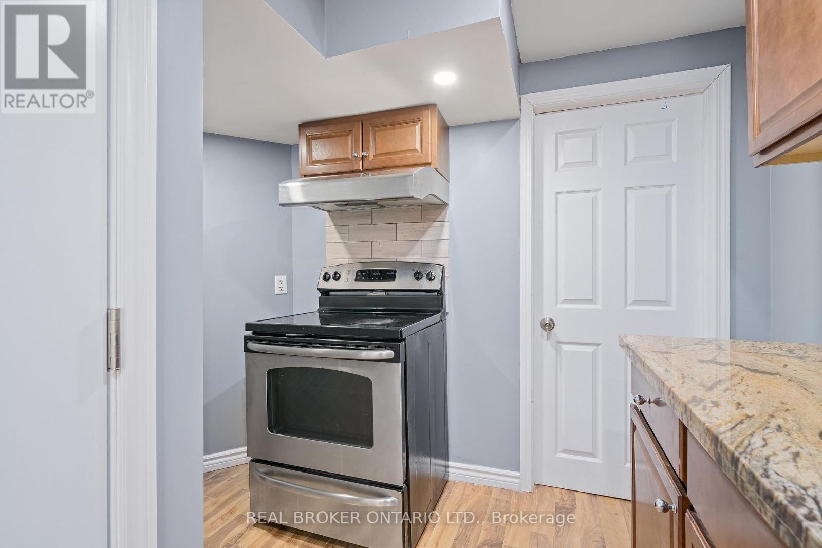 210 Miller Drive, Halton Hills, Ontario  L7G 6N3 - Photo 7 - W12542472