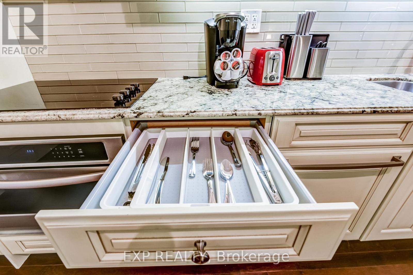 527 - 22 Leader Lane, Toronto, Ontario  M5E 1S5 - Photo 21 - C12542960