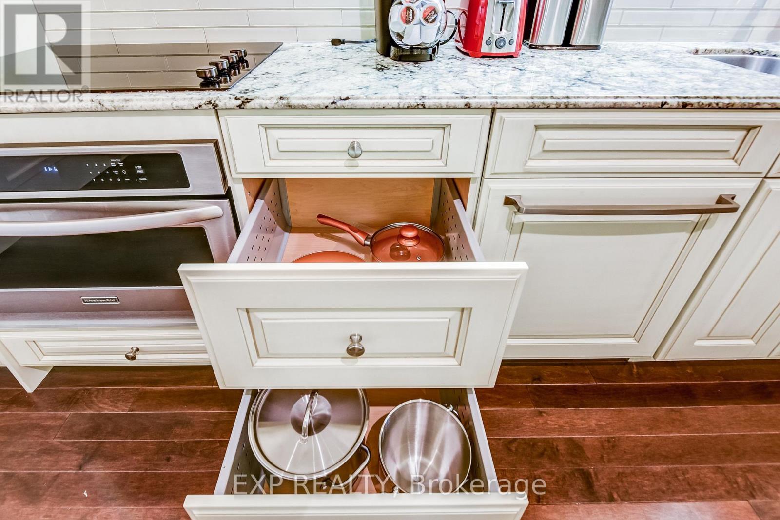 527 - 22 Leader Lane, Toronto, Ontario  M5E 1S5 - Photo 22 - C12542960