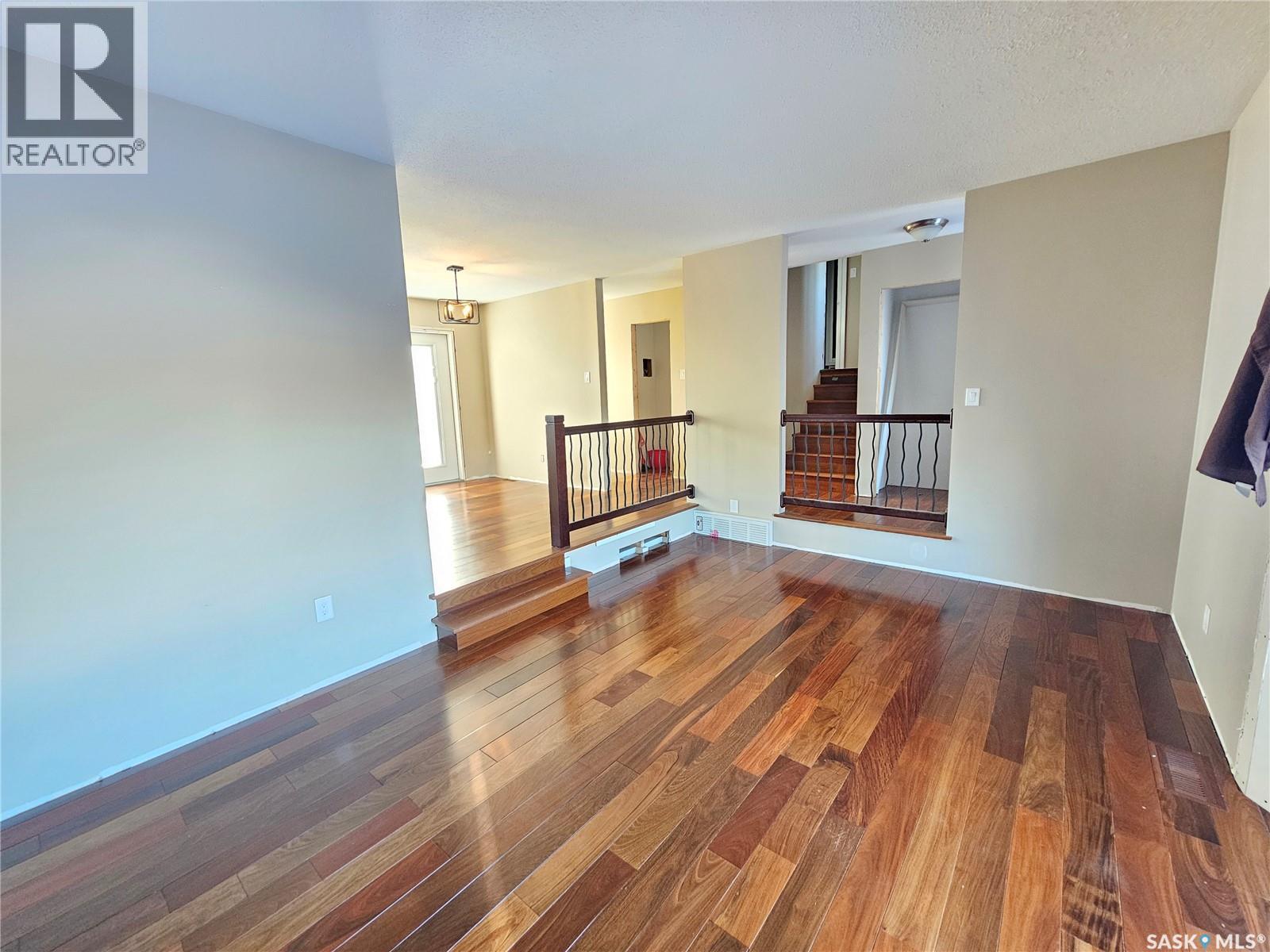 320 9th Avenue E, Meadow Lake, Saskatchewan  S9X 1H1 - Photo 3 - SK023975