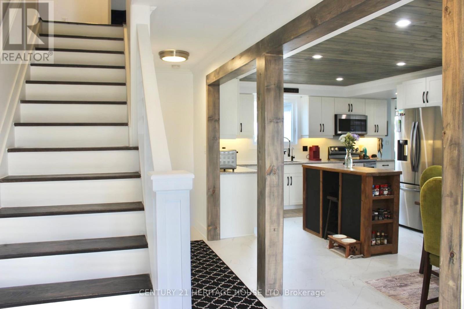 6958 Sunset Road, Central Elgin, Ontario  N5P 3S8 - Photo 2 - X12338415