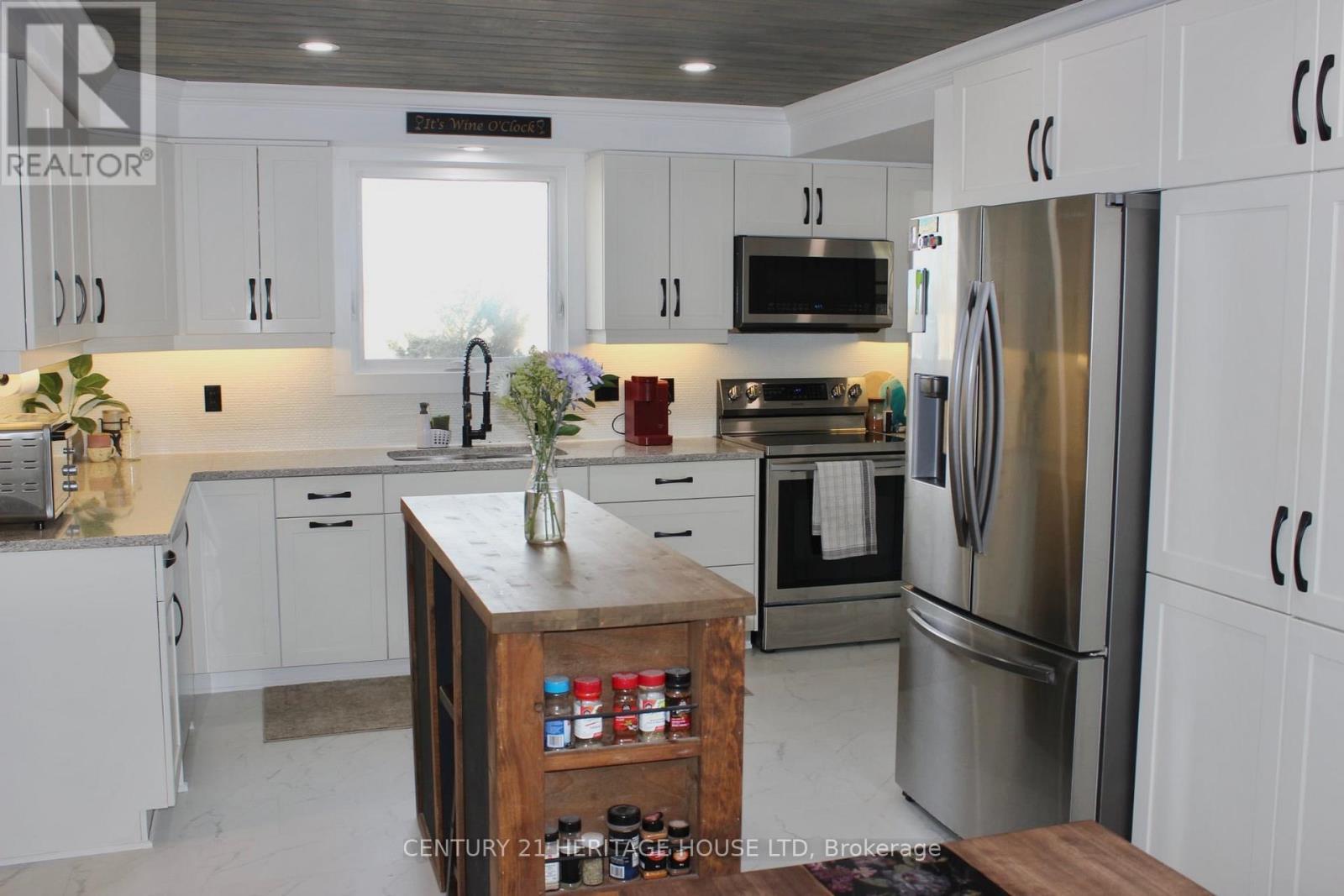 6958 Sunset Road, Central Elgin, Ontario  N5P 3S8 - Photo 3 - X12338415