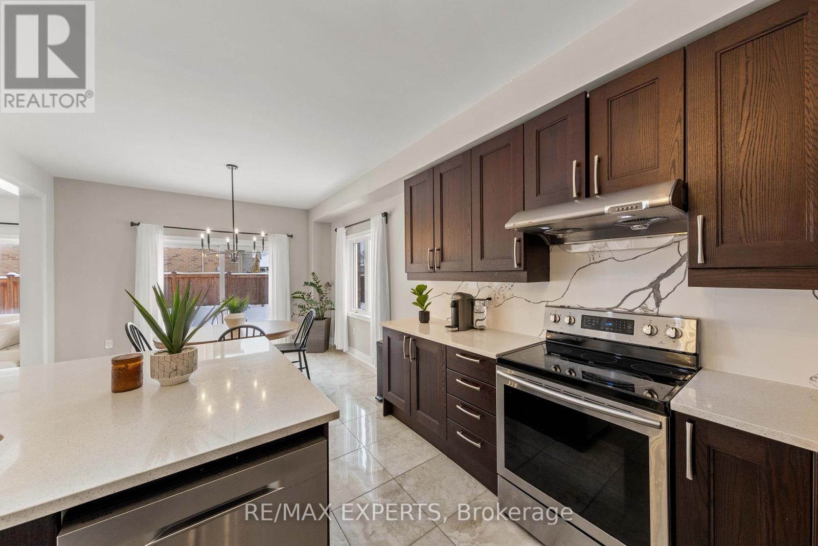 16 Vivian Creek Road, East Gwillimbury, Ontario  L0G 1M0 - Photo 10 - N12542938