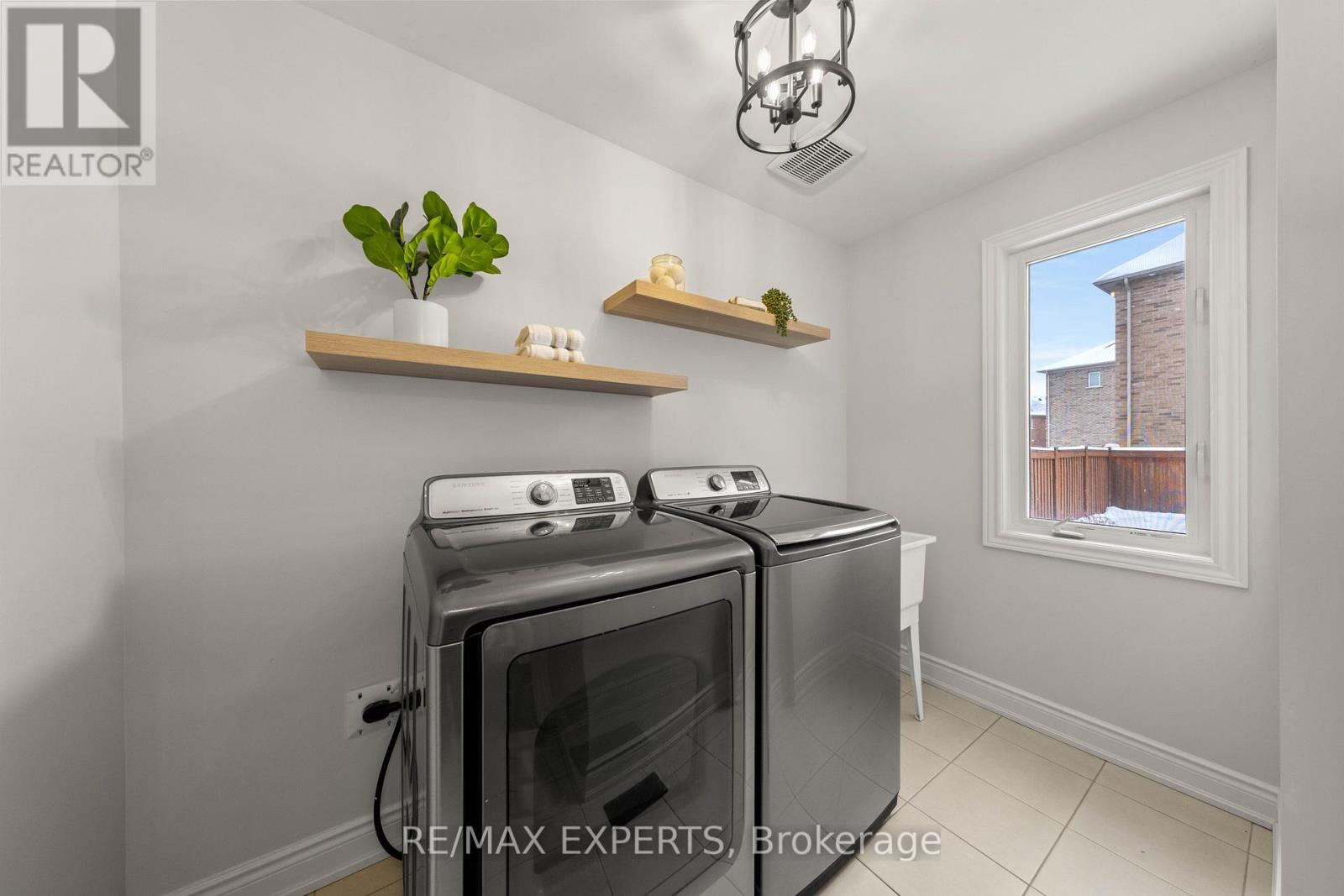 16 Vivian Creek Road, East Gwillimbury, Ontario  L0G 1M0 - Photo 15 - N12542938