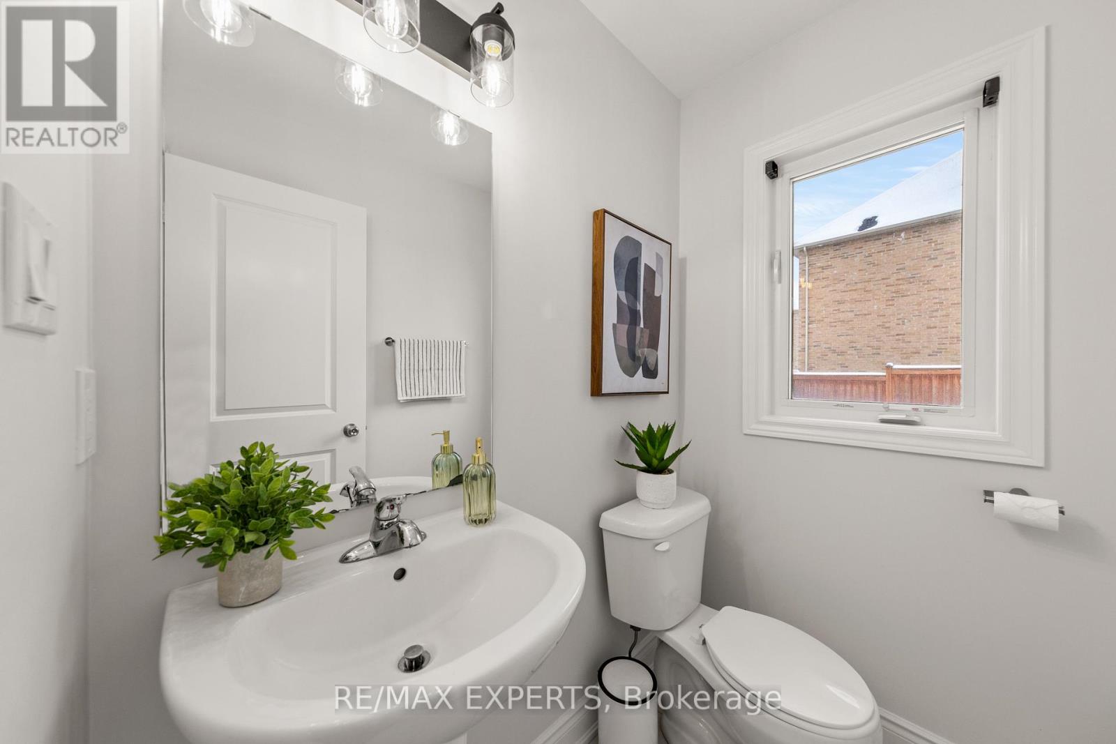 16 Vivian Creek Road, East Gwillimbury, Ontario  L0G 1M0 - Photo 16 - N12542938