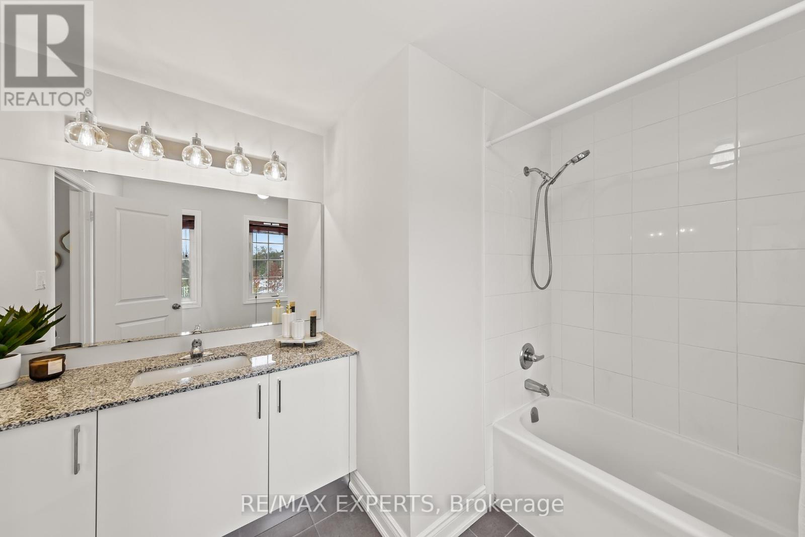 16 Vivian Creek Road, East Gwillimbury, Ontario  L0G 1M0 - Photo 25 - N12542938