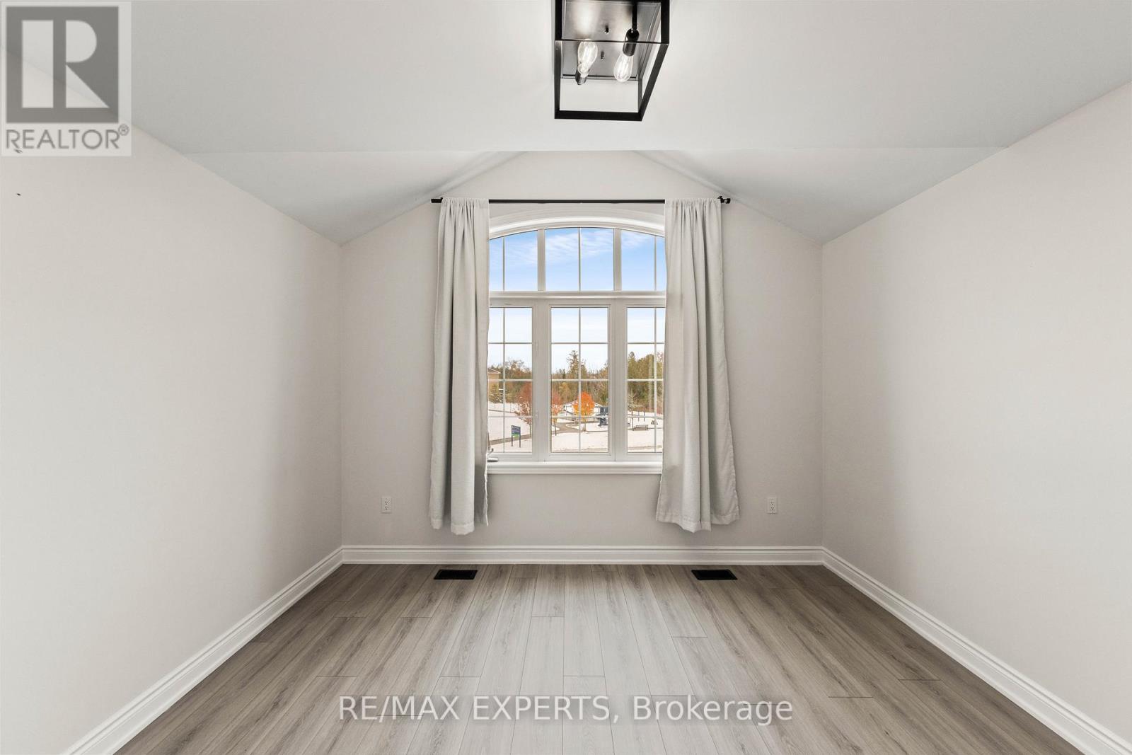 16 Vivian Creek Road, East Gwillimbury, Ontario  L0G 1M0 - Photo 29 - N12542938