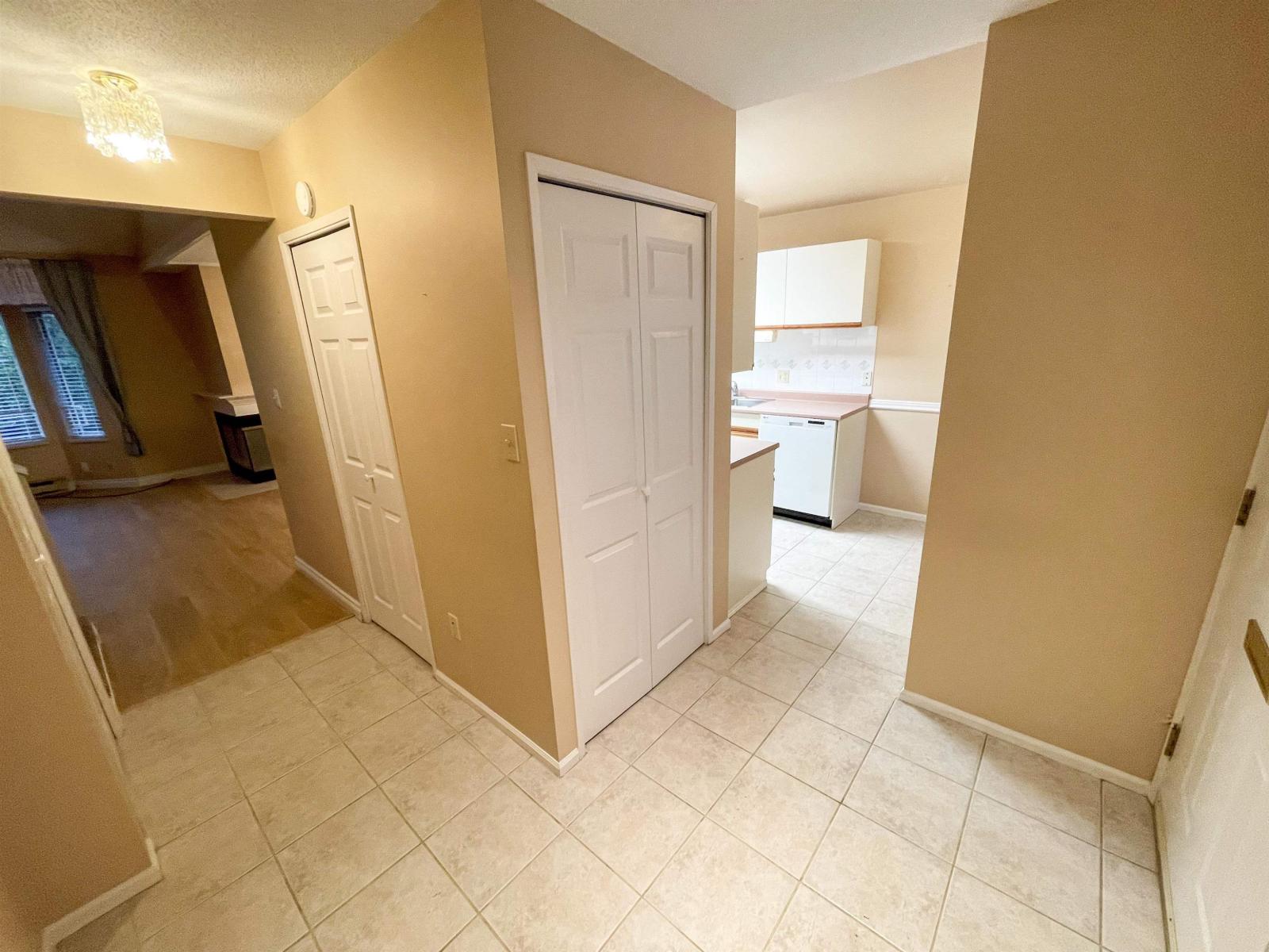 3 10074 154 Street, Surrey, British Columbia  V3R 4J6 - Photo 2 - R3067255