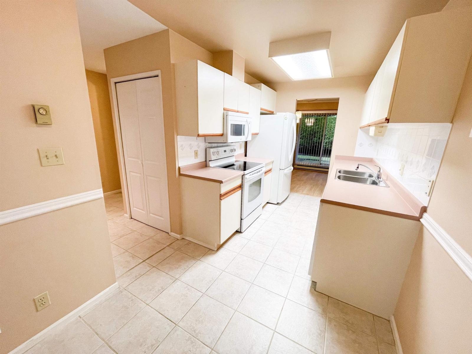 3 10074 154 Street, Surrey, British Columbia  V3R 4J6 - Photo 6 - R3067255