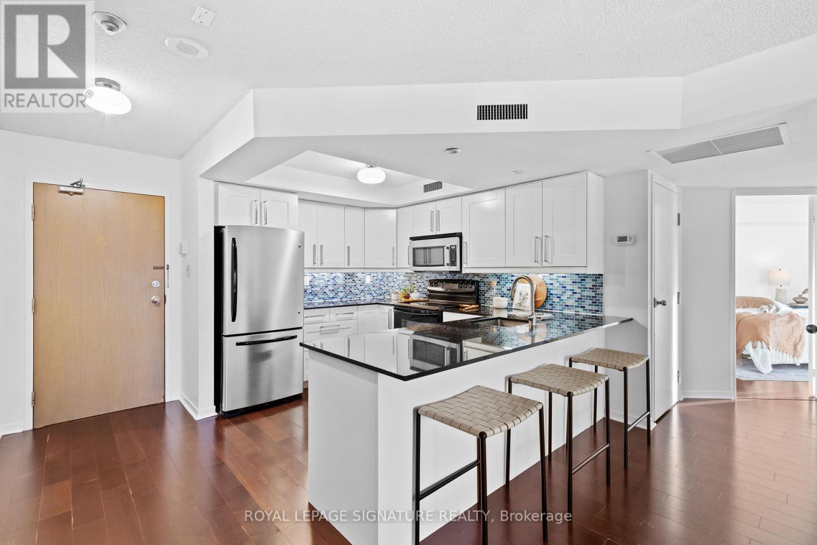 1815 - 1001 Bay Street, Toronto, Ontario  M5S 3A6 - Photo 6 - C12512676