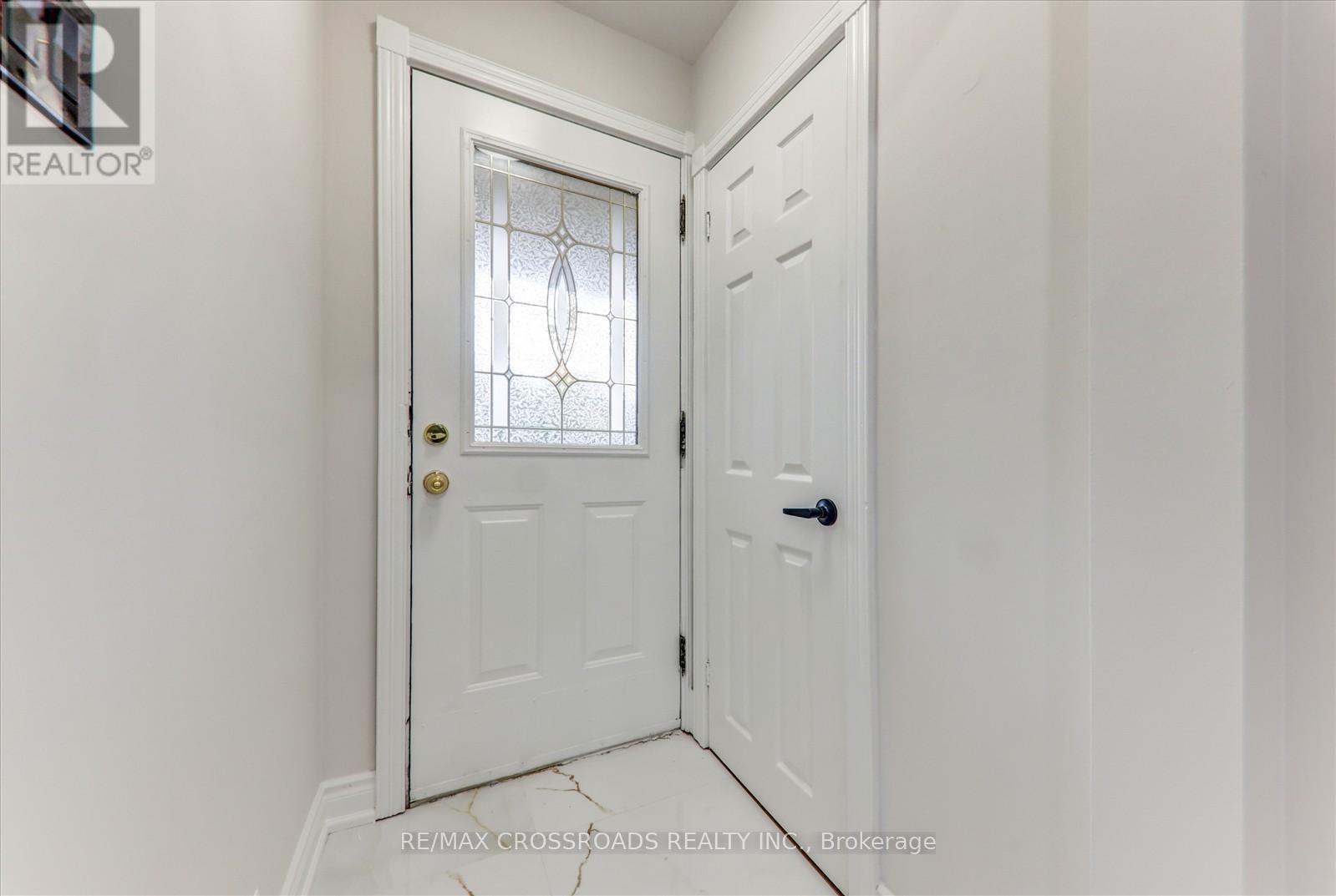 2 Tangmere Road, Toronto, Ontario  M3B 2N1 - Photo 4 - C12530006