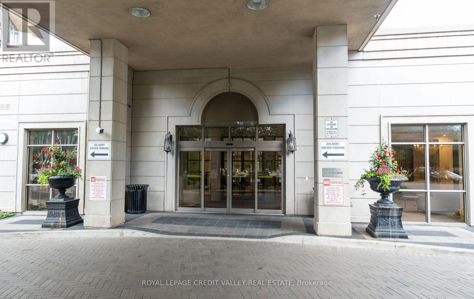 2023 - 700 Humberwood Boulevard Se, Toronto, Ontario  M9W 7J4 - Photo 4 - W12305049