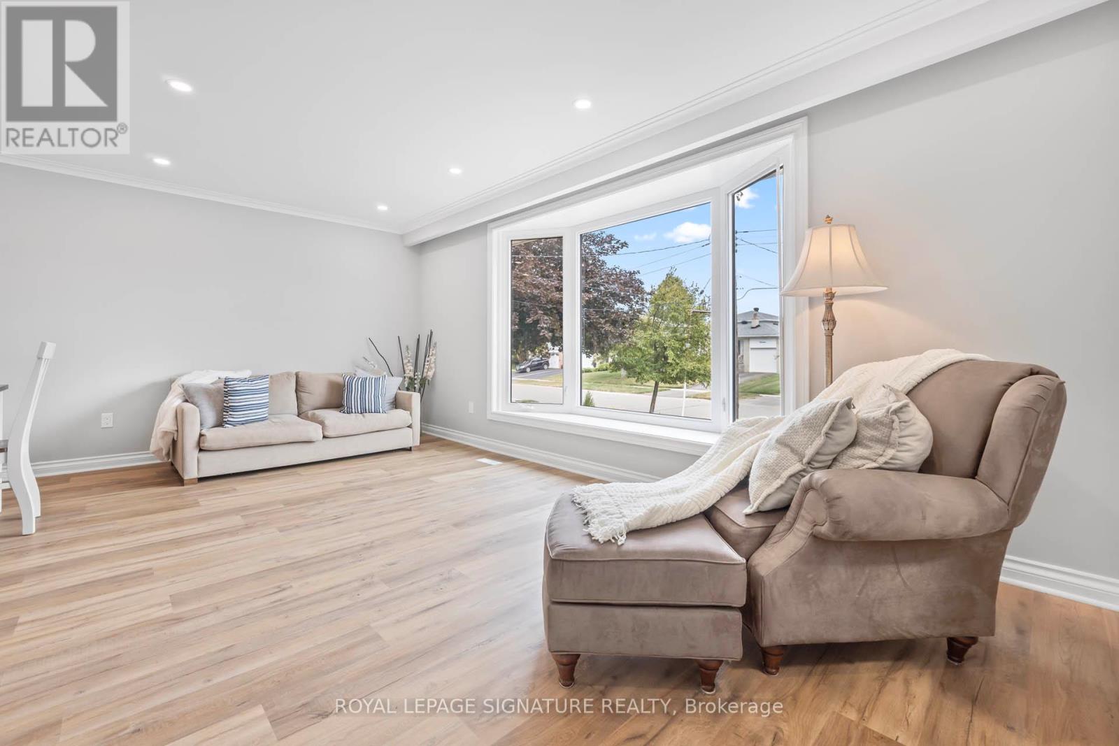 9 Faludon Drive, Halton Hills, Ontario  L7G 1H6 - Photo 14 - W12542888