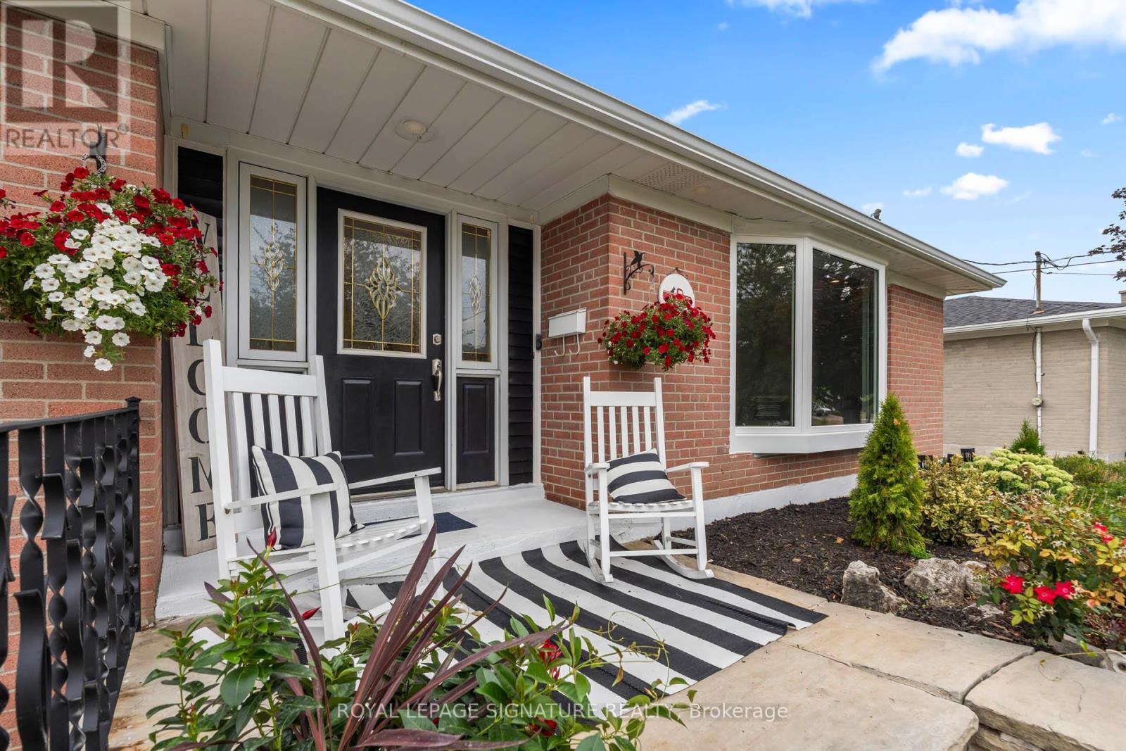 9 Faludon Drive, Halton Hills, Ontario  L7G 1H6 - Photo 4 - W12542888