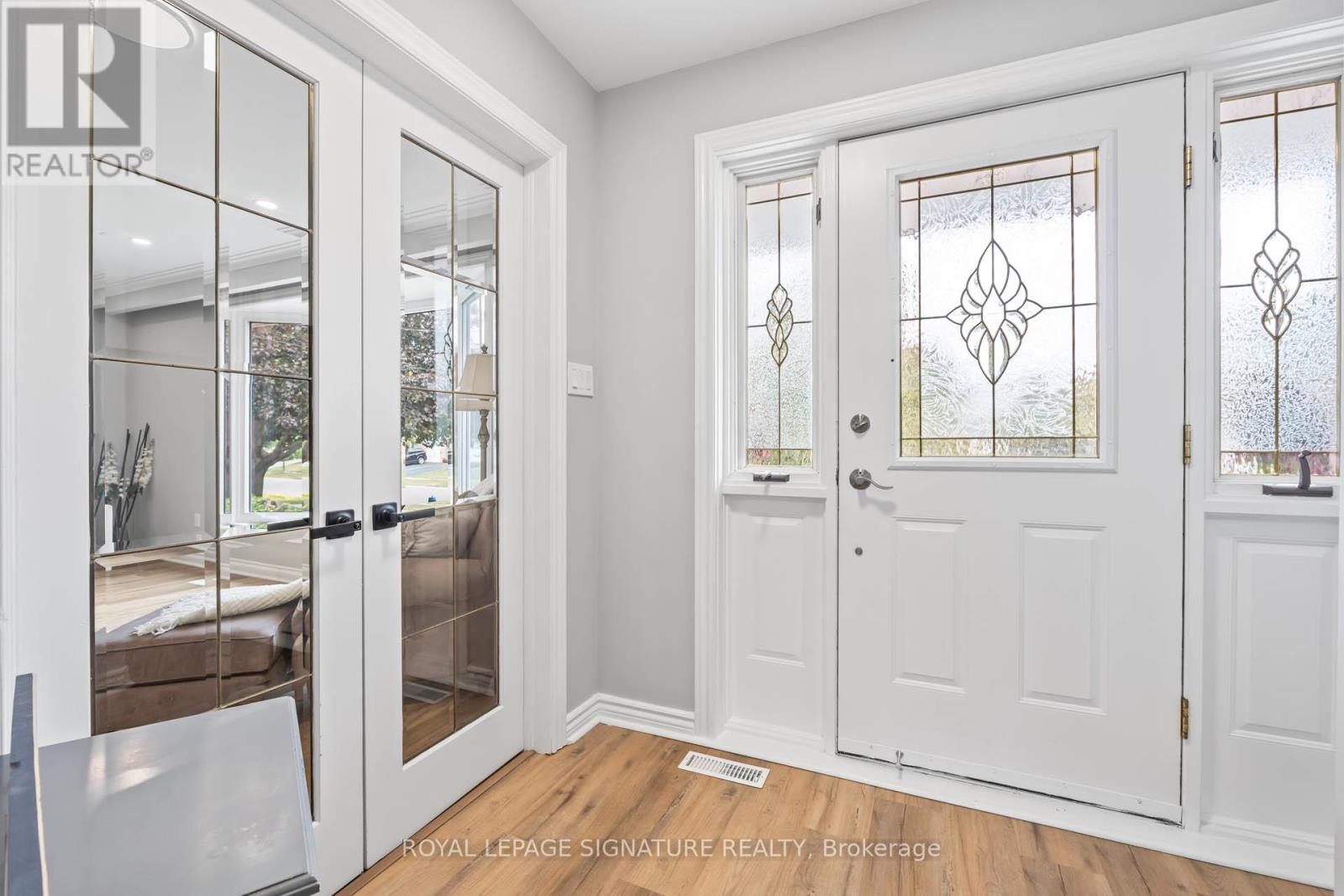 9 Faludon Drive, Halton Hills, Ontario  L7G 1H6 - Photo 5 - W12542888