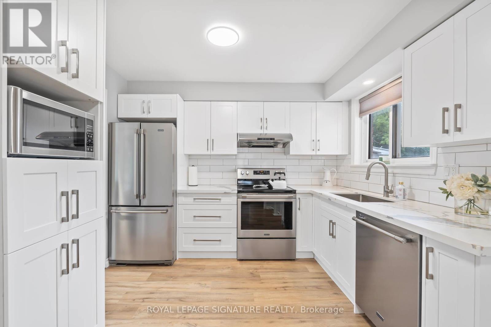 9 Faludon Drive, Halton Hills, Ontario  L7G 1H6 - Photo 7 - W12542888