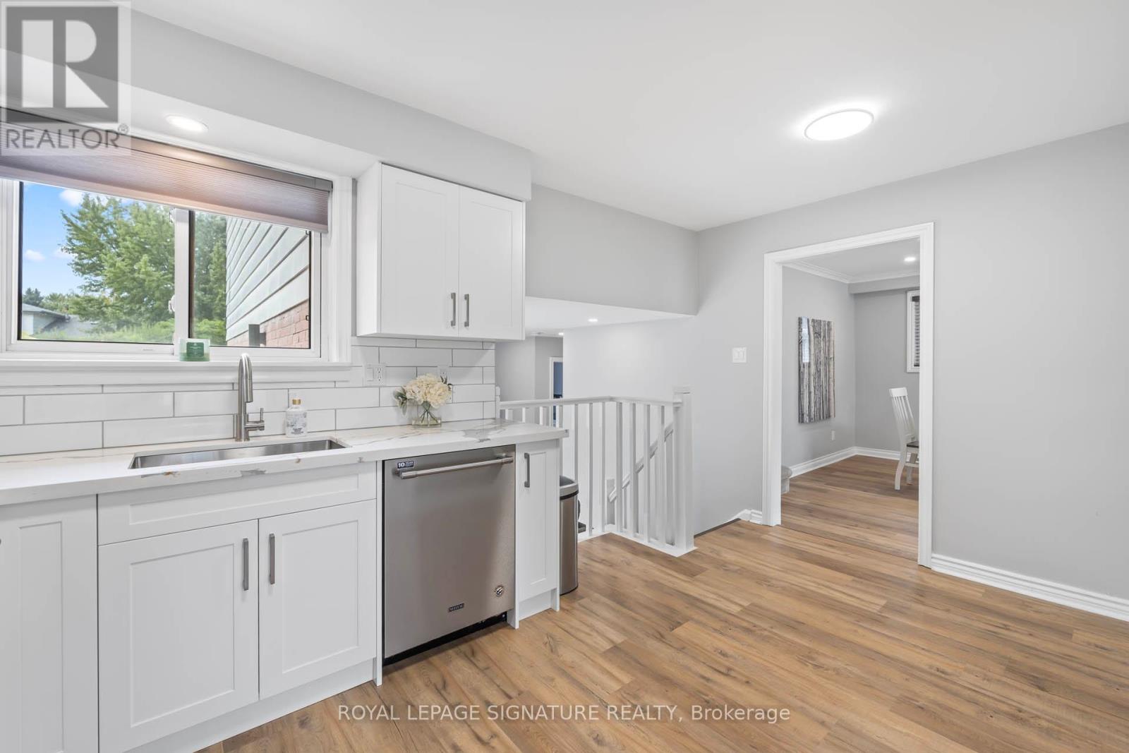 9 Faludon Drive, Halton Hills, Ontario  L7G 1H6 - Photo 9 - W12542888