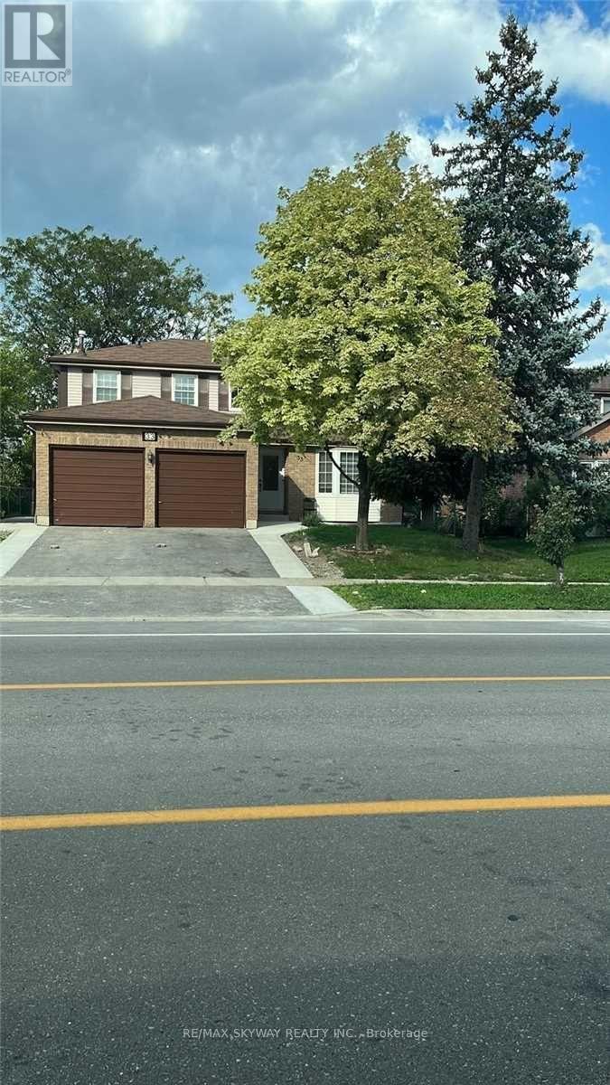 33 MACKAY STREET, Brampton, Ontario