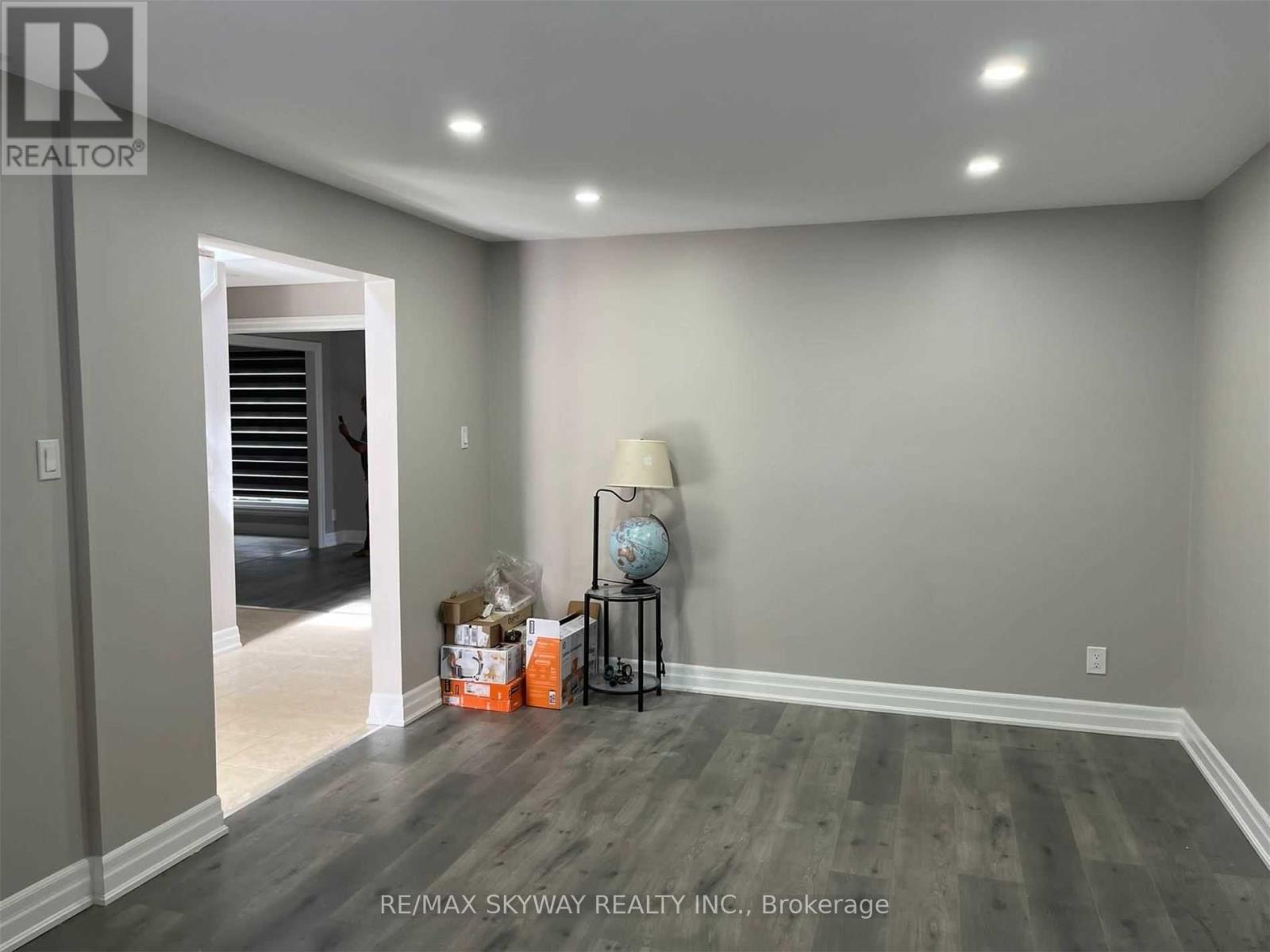 33 Mackay Street, Brampton, Ontario  L6S 3P8 - Photo 11 - W12542904