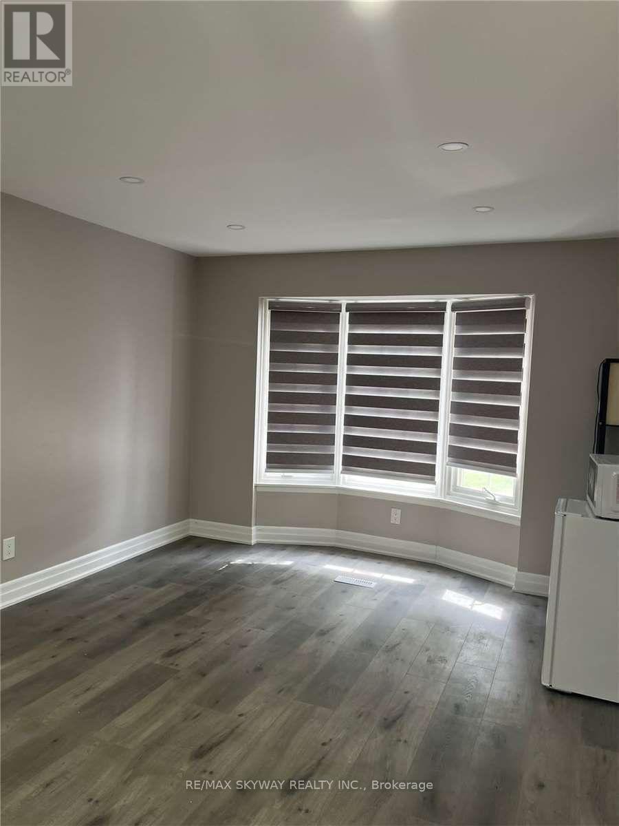 33 Mackay Street, Brampton, Ontario  L6S 3P8 - Photo 12 - W12542904