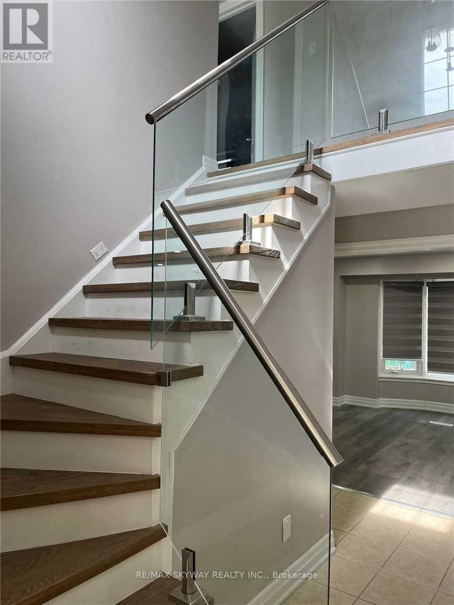 33 Mackay Street, Brampton, Ontario  L6S 3P8 - Photo 2 - W12542904